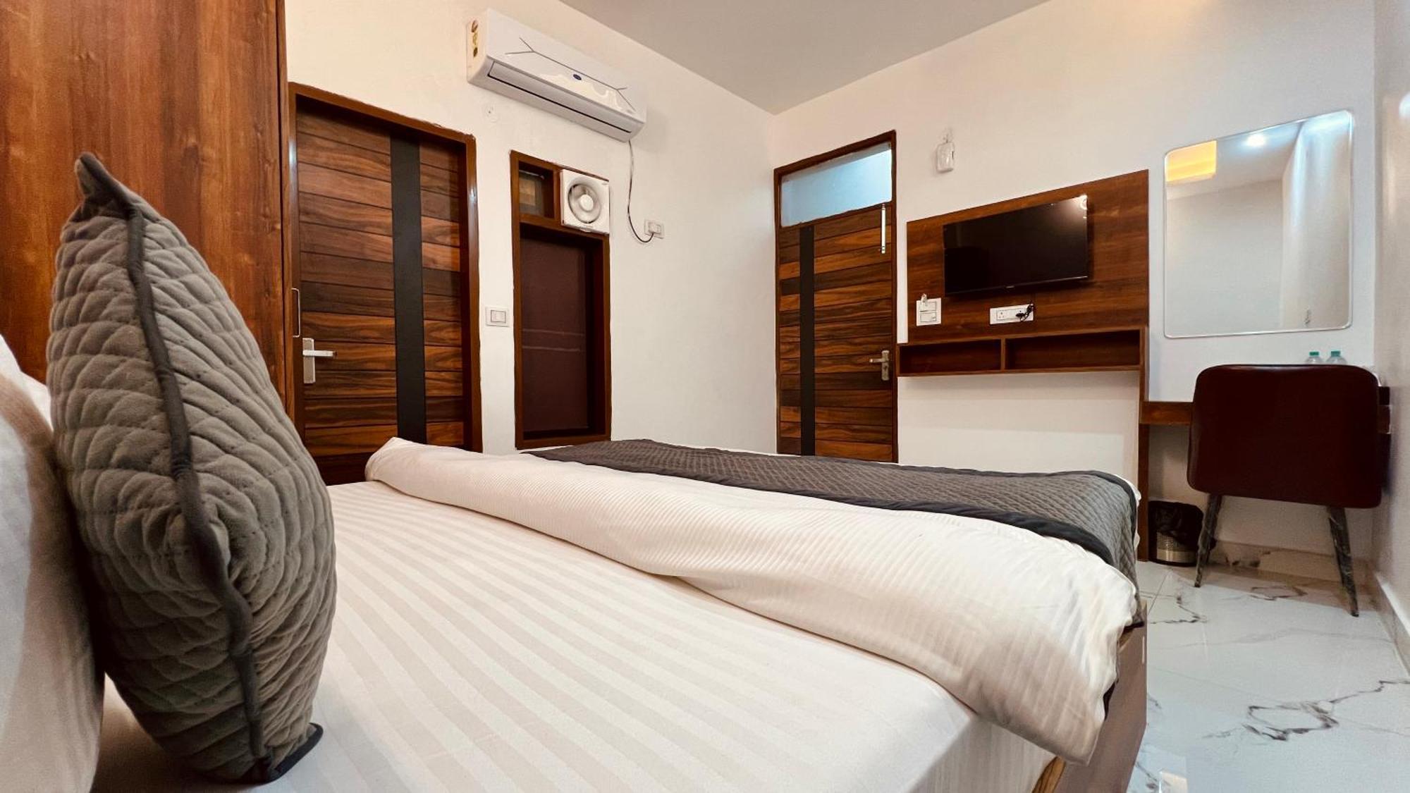 Bed & Breakfast Aerovilla By Jmd Group 3*