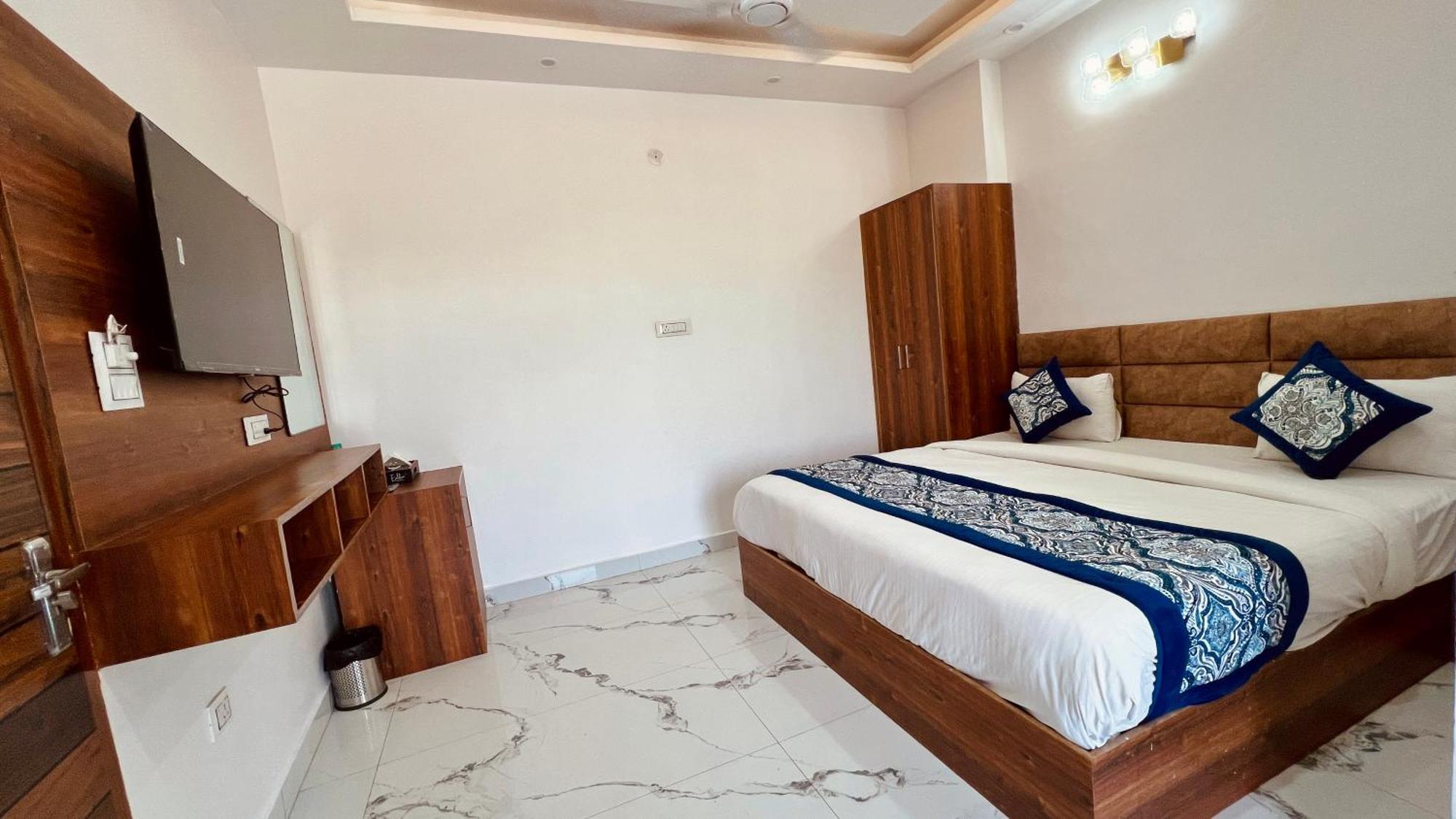 Aerovilla By Jmd Group Bed & Breakfast 3*
