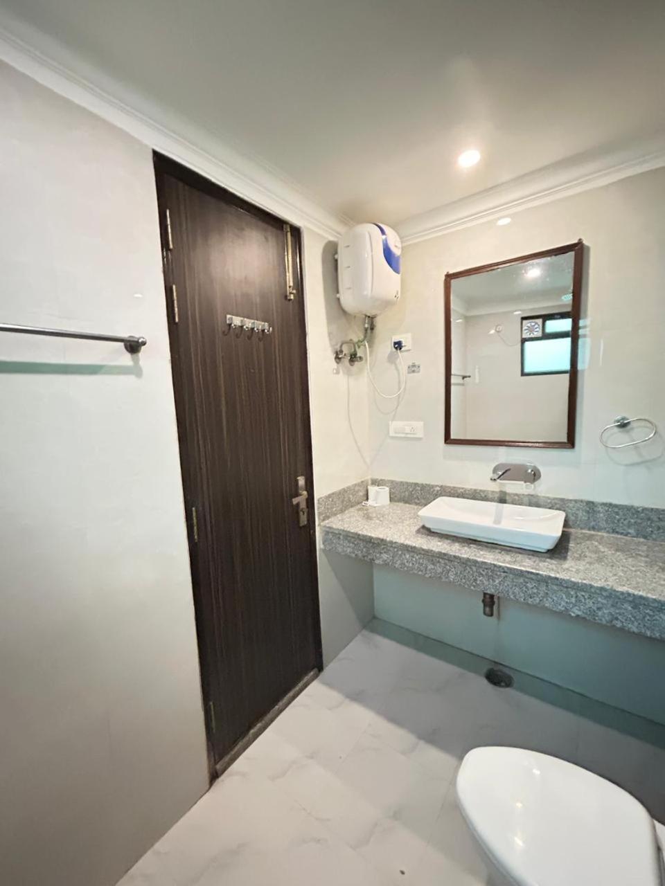 Almora By Almati Group - Near Delhi International Airport With - Free Airport Drop Hotel 3*
