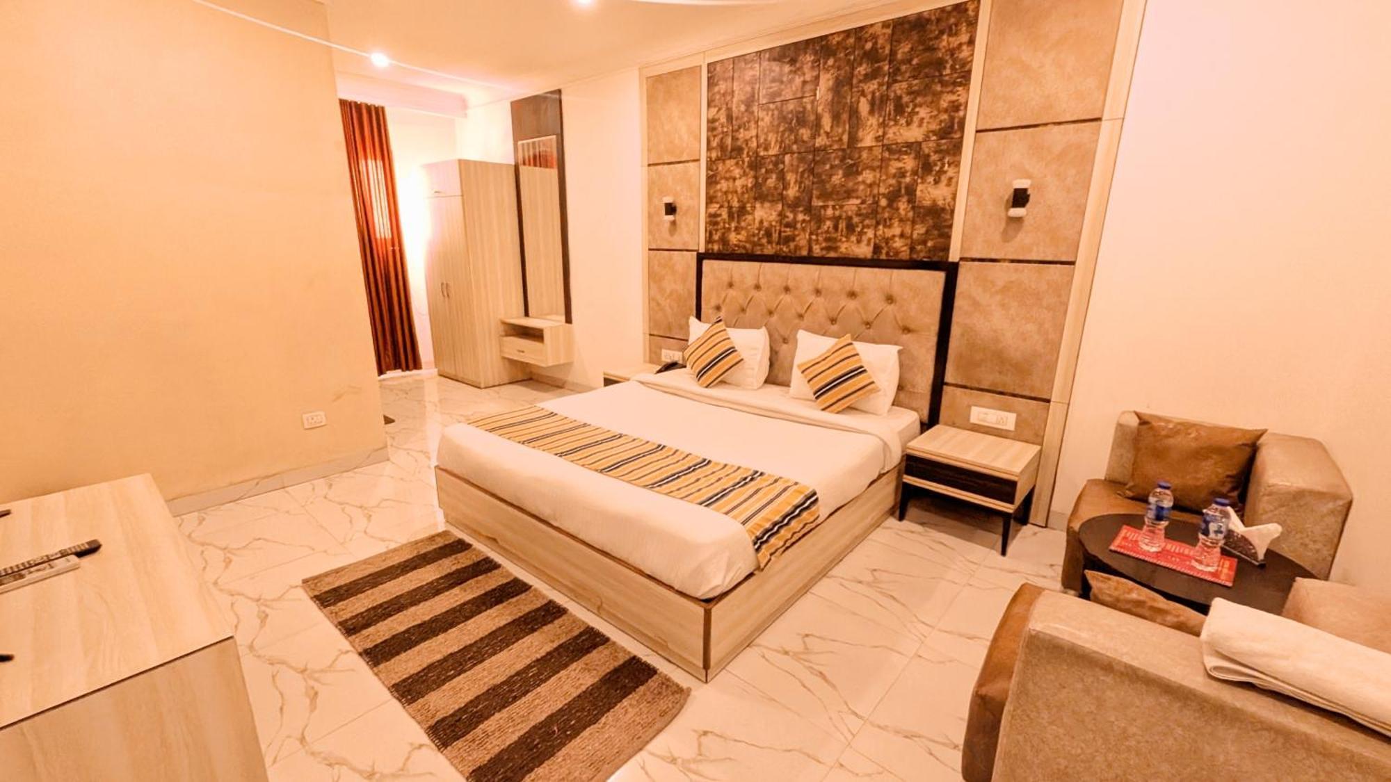 Hotel Almora By Almati Group - Near Delhi International Airport With - Free Airport Drop 3*
