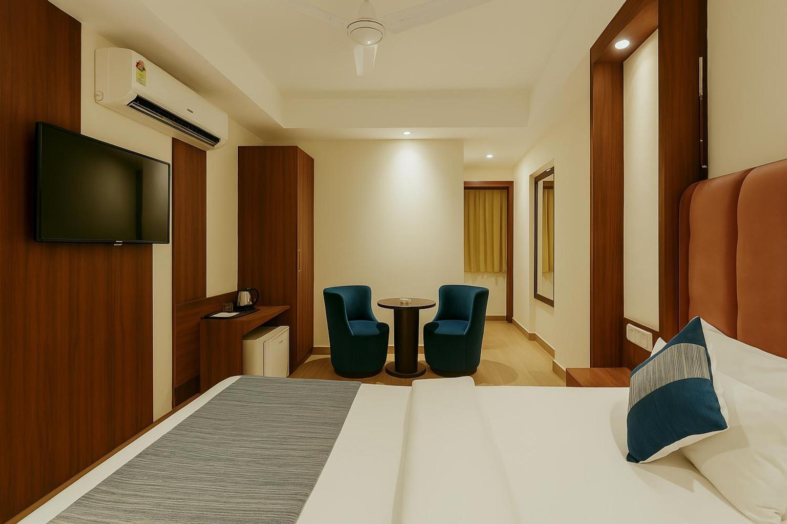 Fabhotel The Kailash Dev 3*