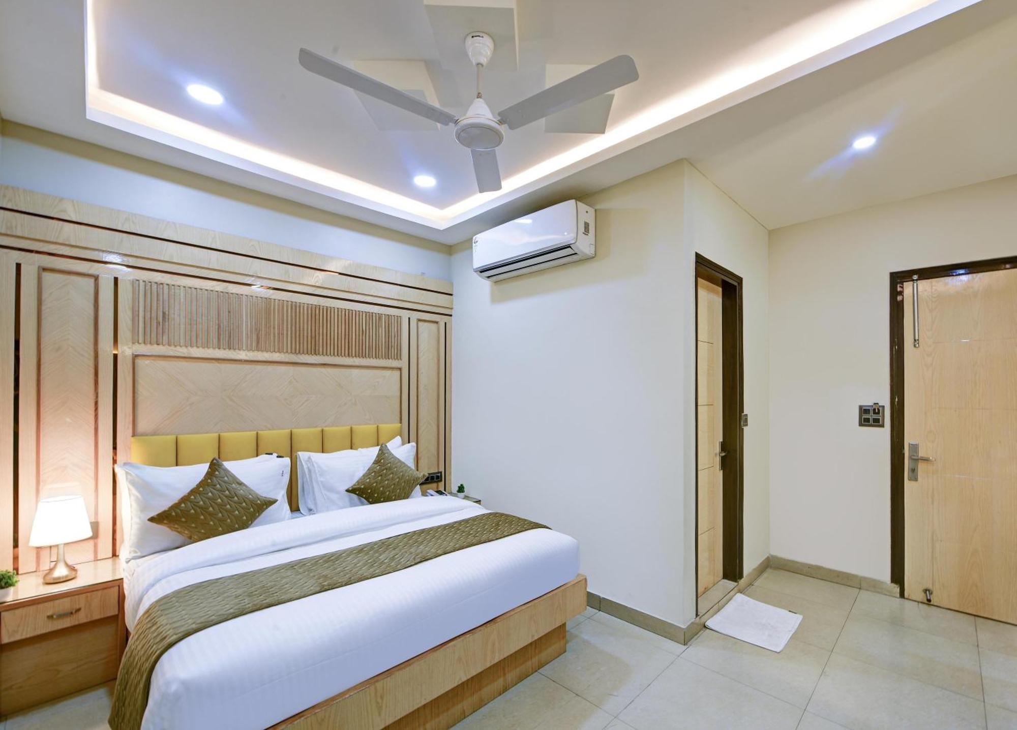 Hanuwant Place - 3 Minutes By Walk Aerocity Metro Station Hotel 3*