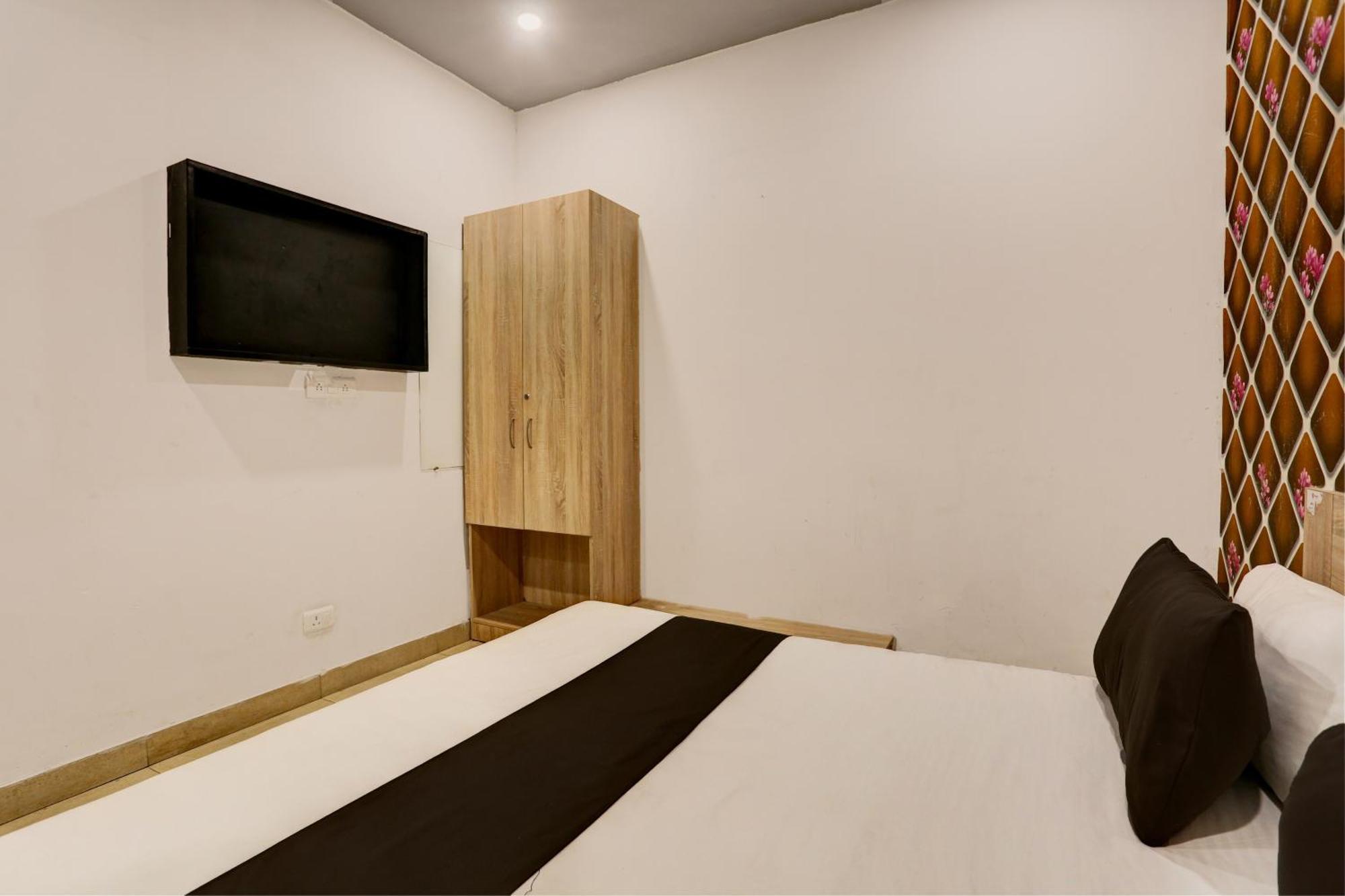 O Dwarka Mor Metro Hotel 4*