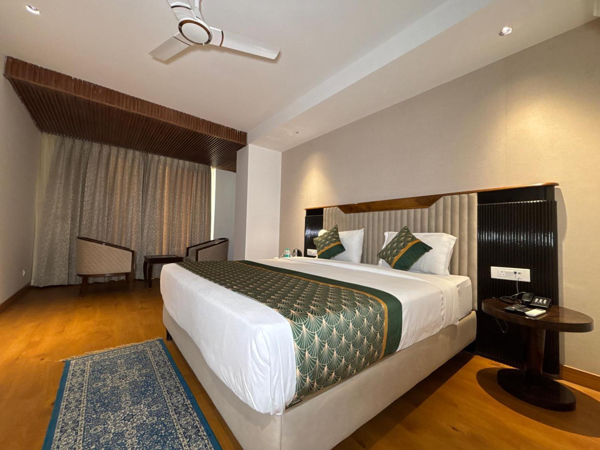 Hotel Arch The Lohias 4*