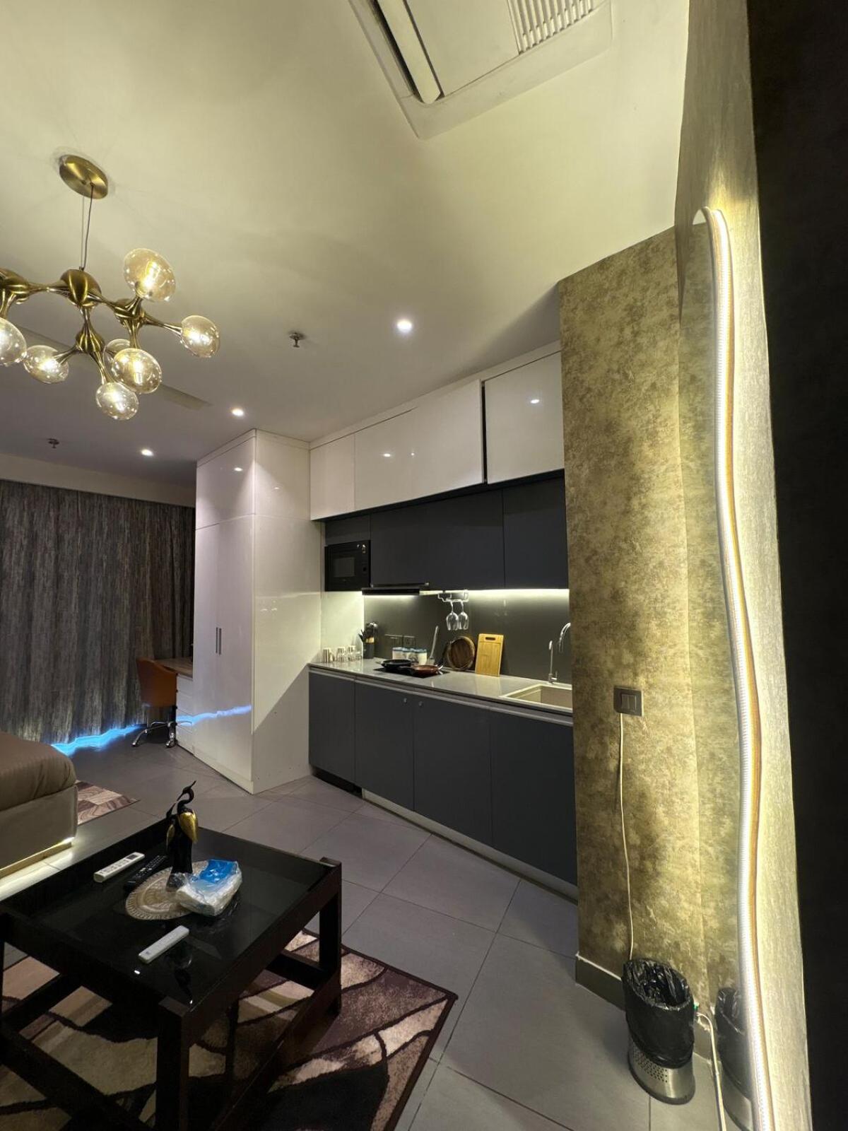 Luxury Lagoon By La Fausto Apartment New Delhi
