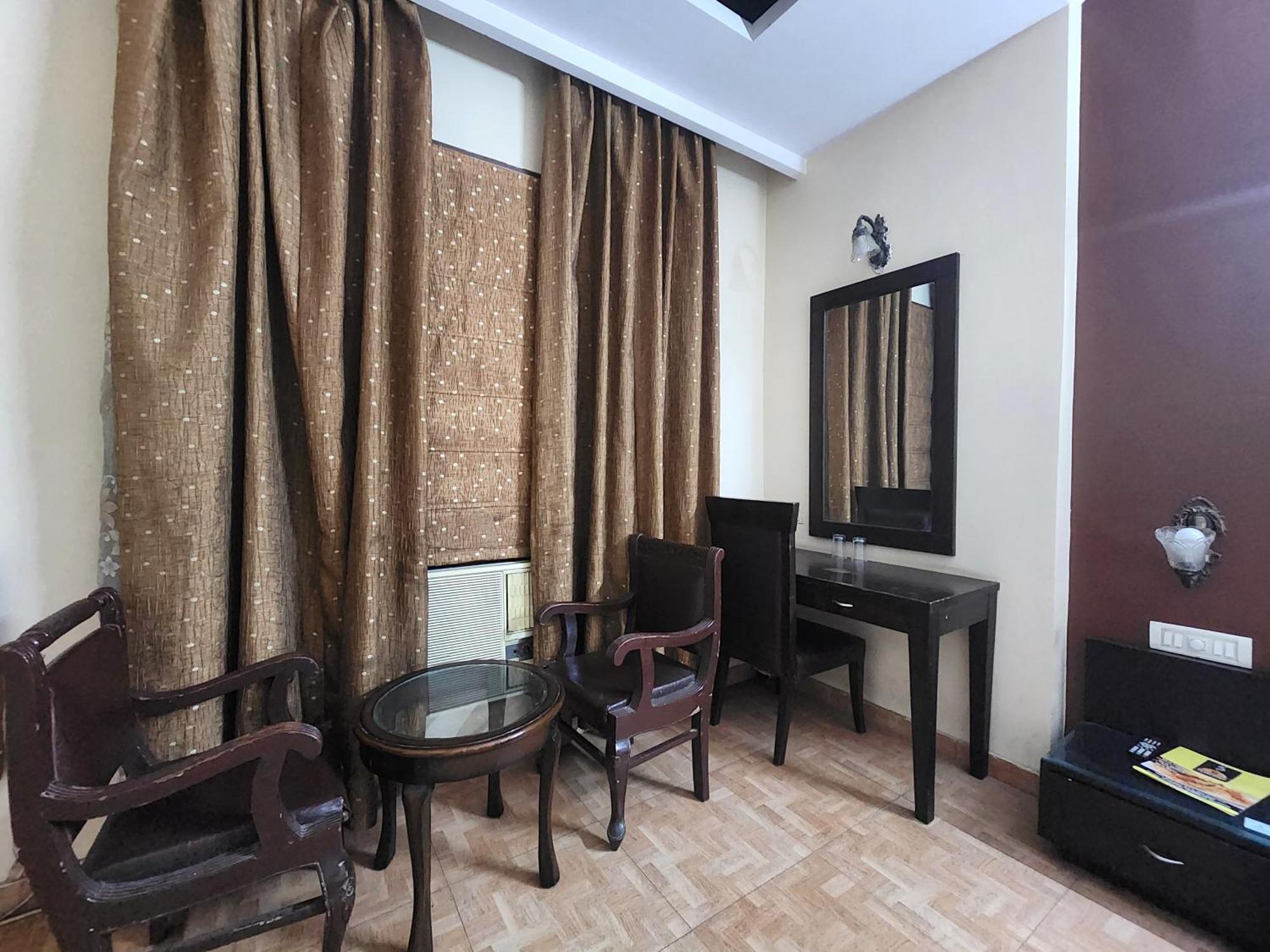 Mid Town Hotel New Delhi