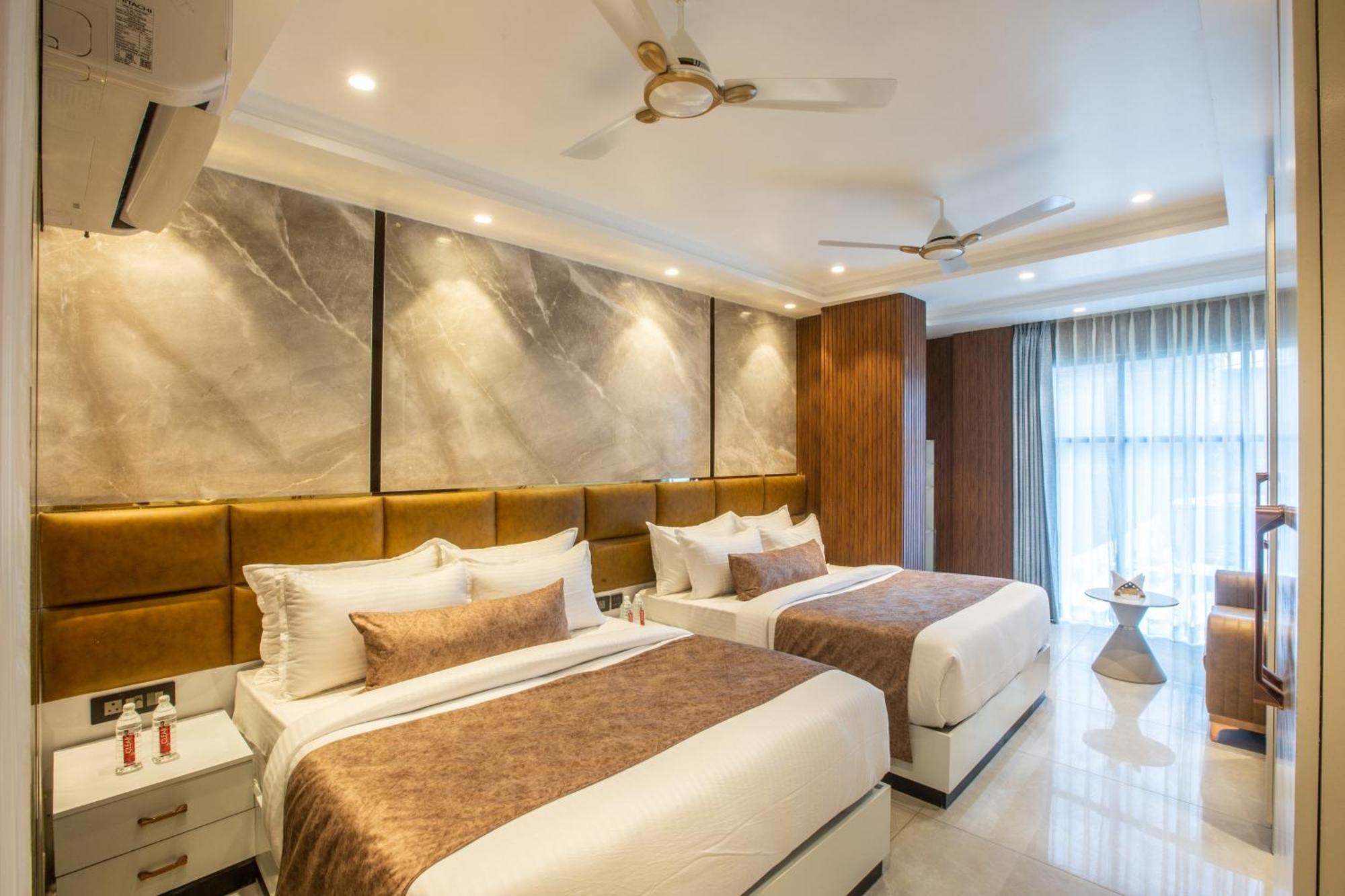 Hotel Aroma Plaza Delhi Airport