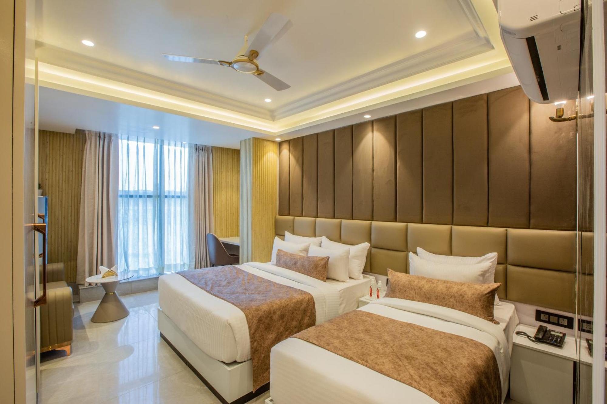 Aroma Plaza Delhi Airport Hotel 4*