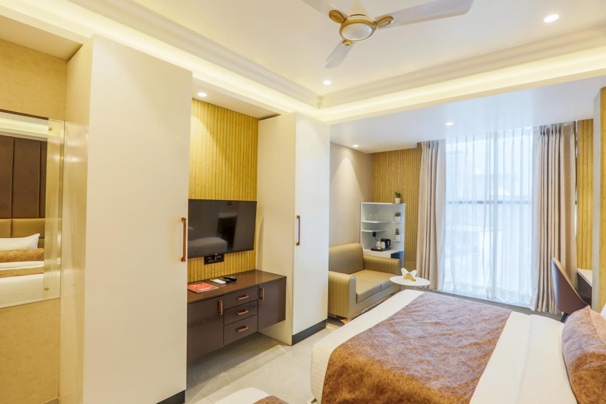 Hotel Aroma Plaza Delhi Airport
