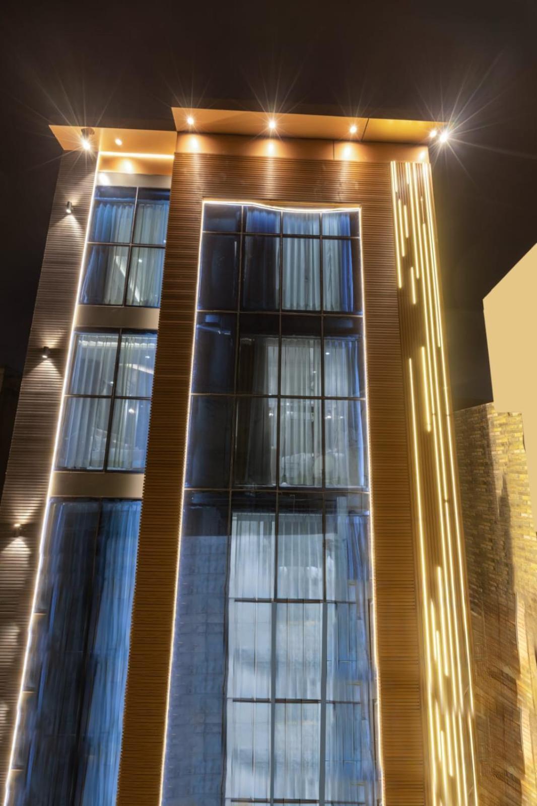 Hotel Aroma Plaza Delhi Airport 4*