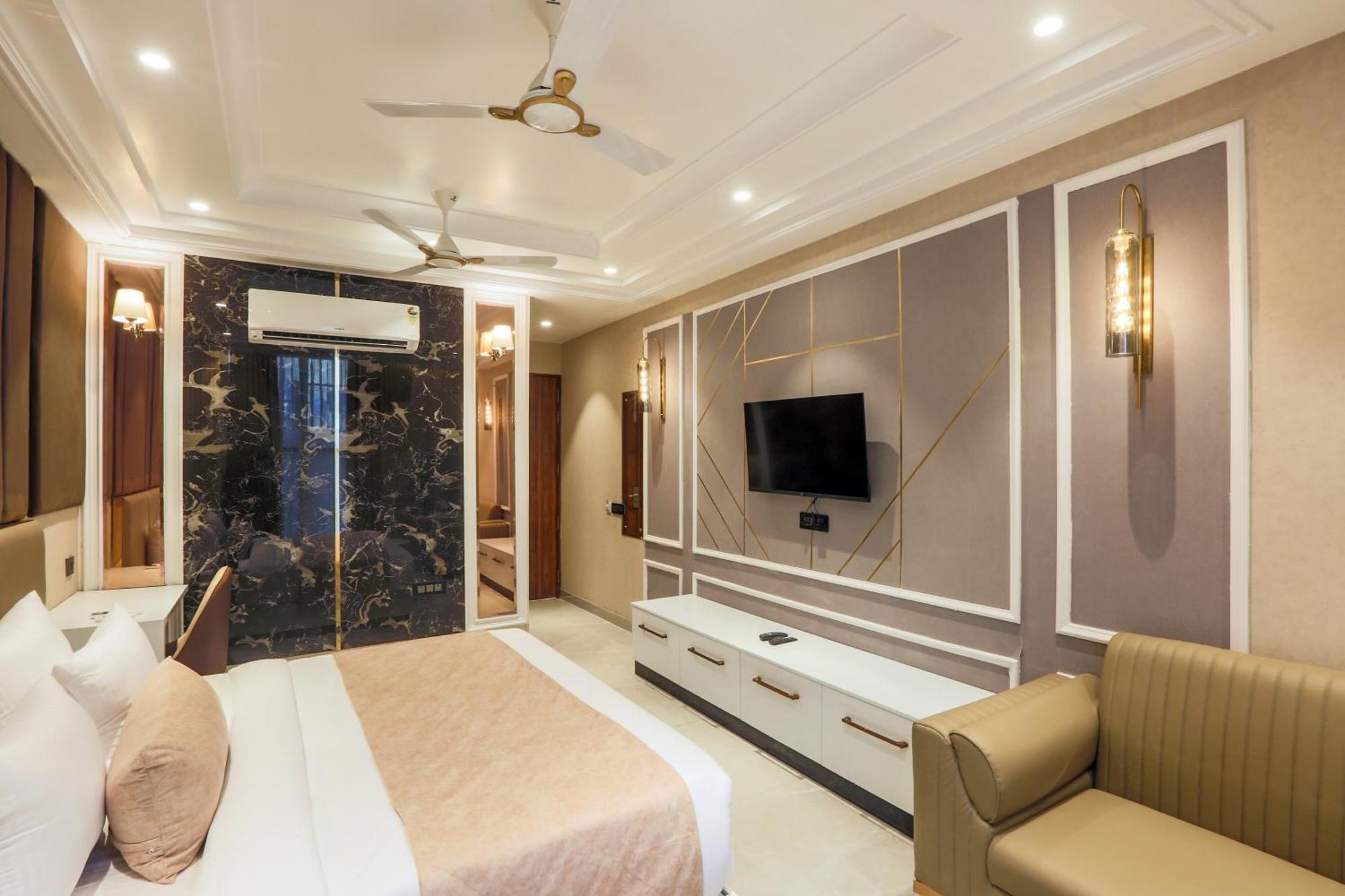 Aroma Plaza Delhi Airport New Delhi