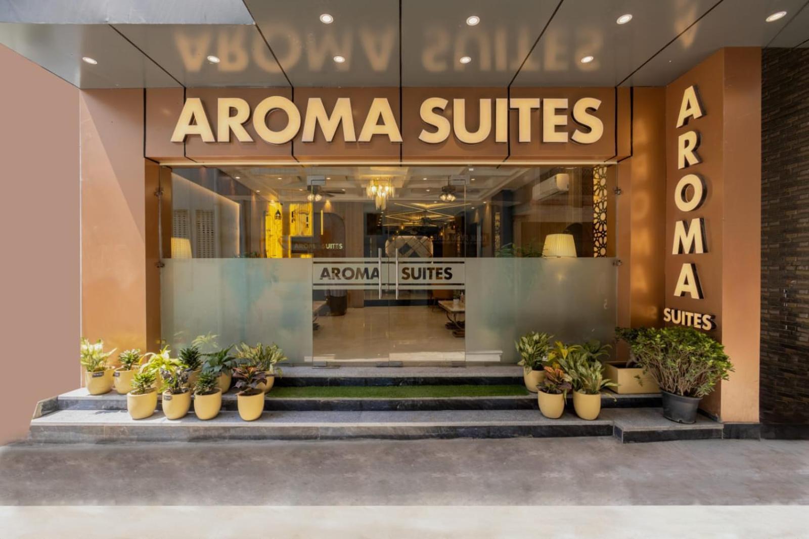 Aroma Plaza Delhi Airport Hotel 4*
