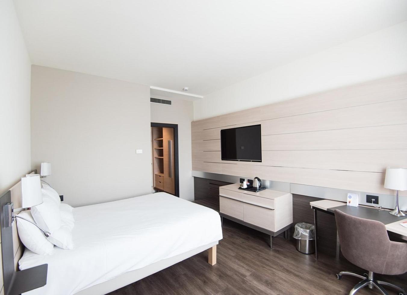 Infinity Grand Near Delhi Airport 4* New Delhi