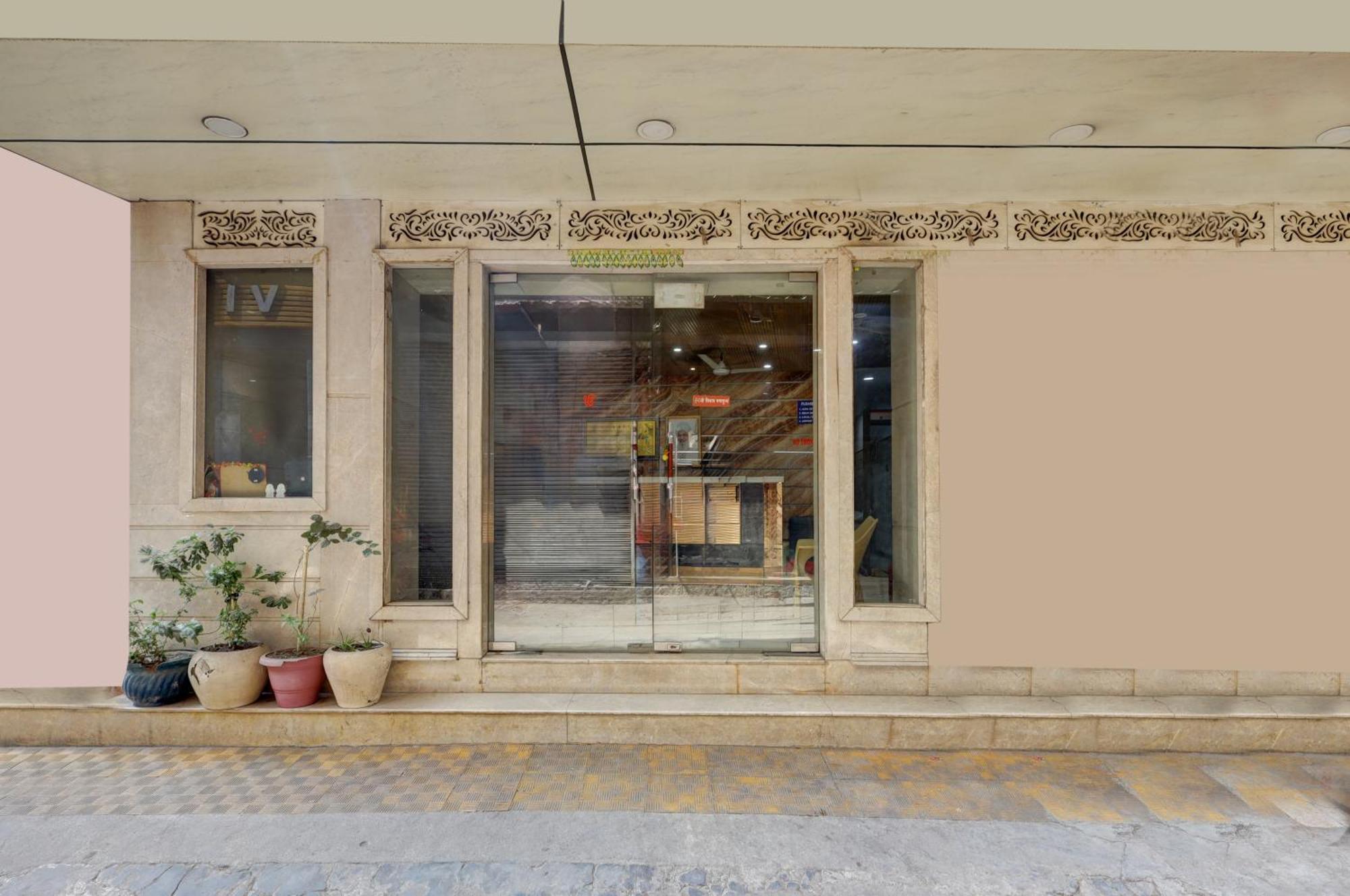 Hotel Nancy Dx Near Railway Station 3*