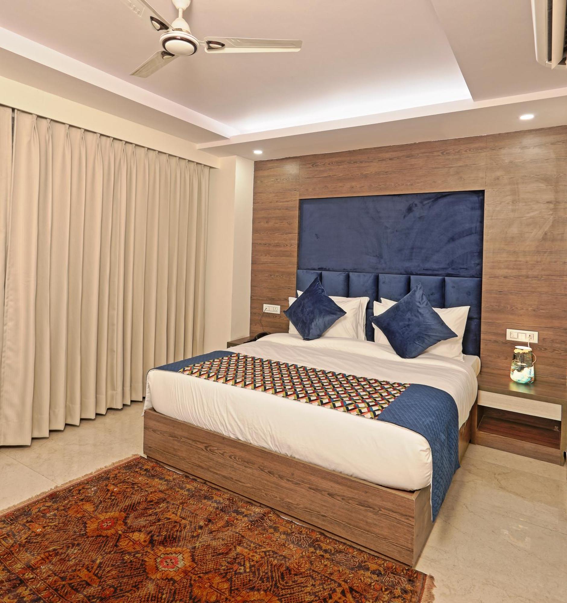Cardinal Express Oxmo Igi Airport Delhi New Delhi