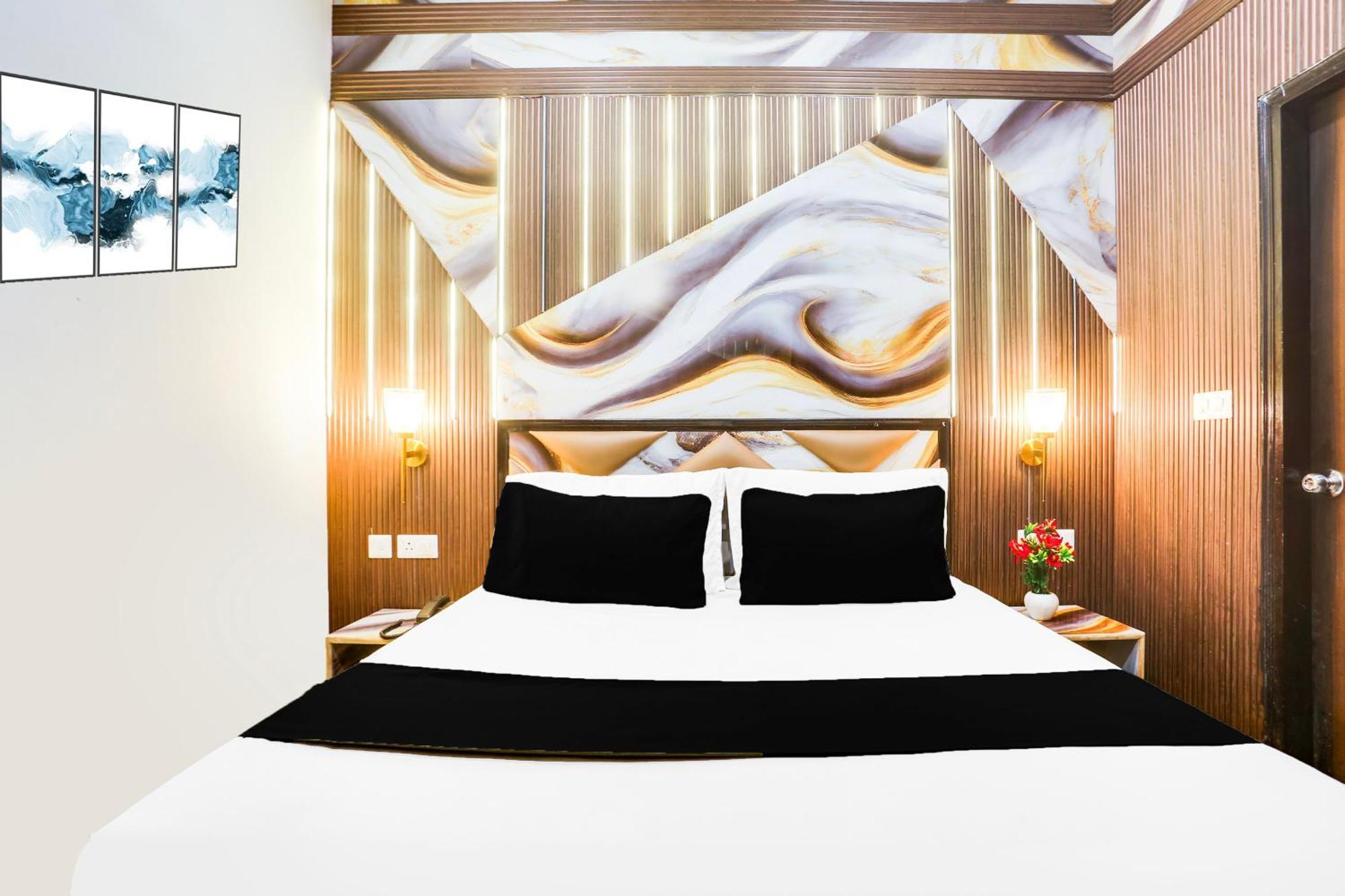 Hotel Collection O Golden Key Near Tdi Mall