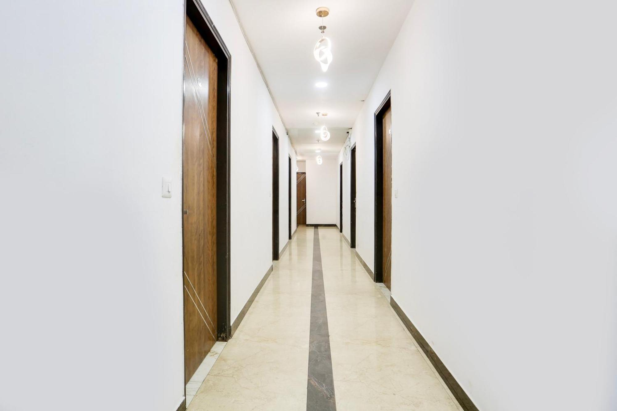 Hotel Collection O Golden Key Near Tdi Mall New Delhi