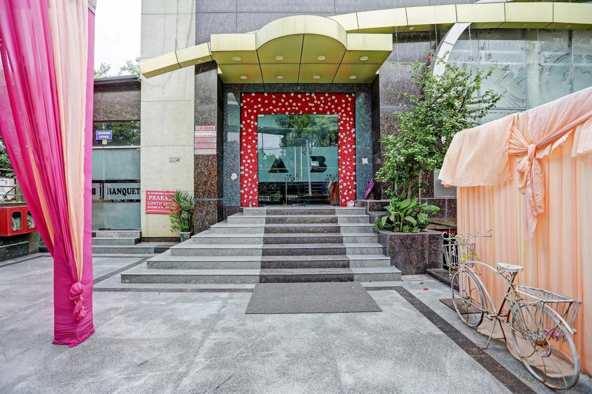 Hotel Townhouse Prakash Continental Near Netaji Subhash Place Metro Station 4*