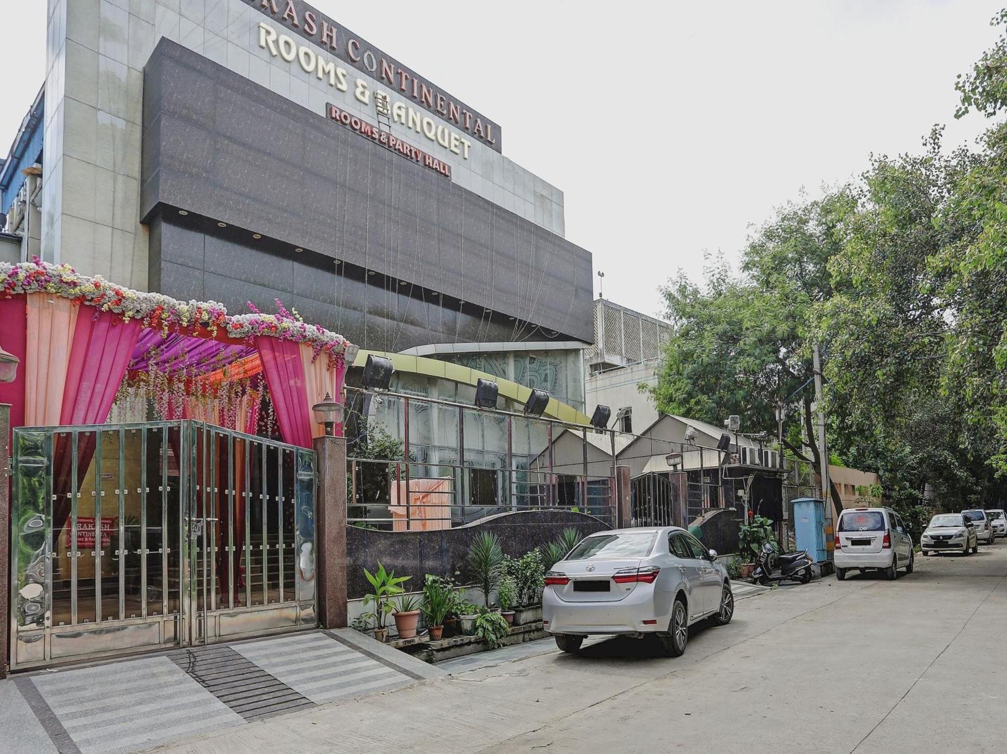 Townhouse Prakash Continental Near Netaji Subhash Place Metro Station Nova Deli