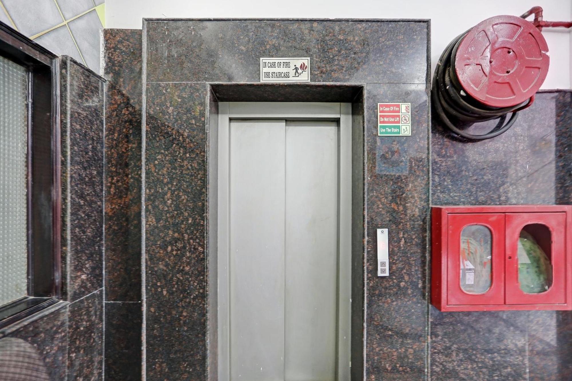 Hotel Townhouse Prakash Continental Near Netaji Subhash Place Metro Station