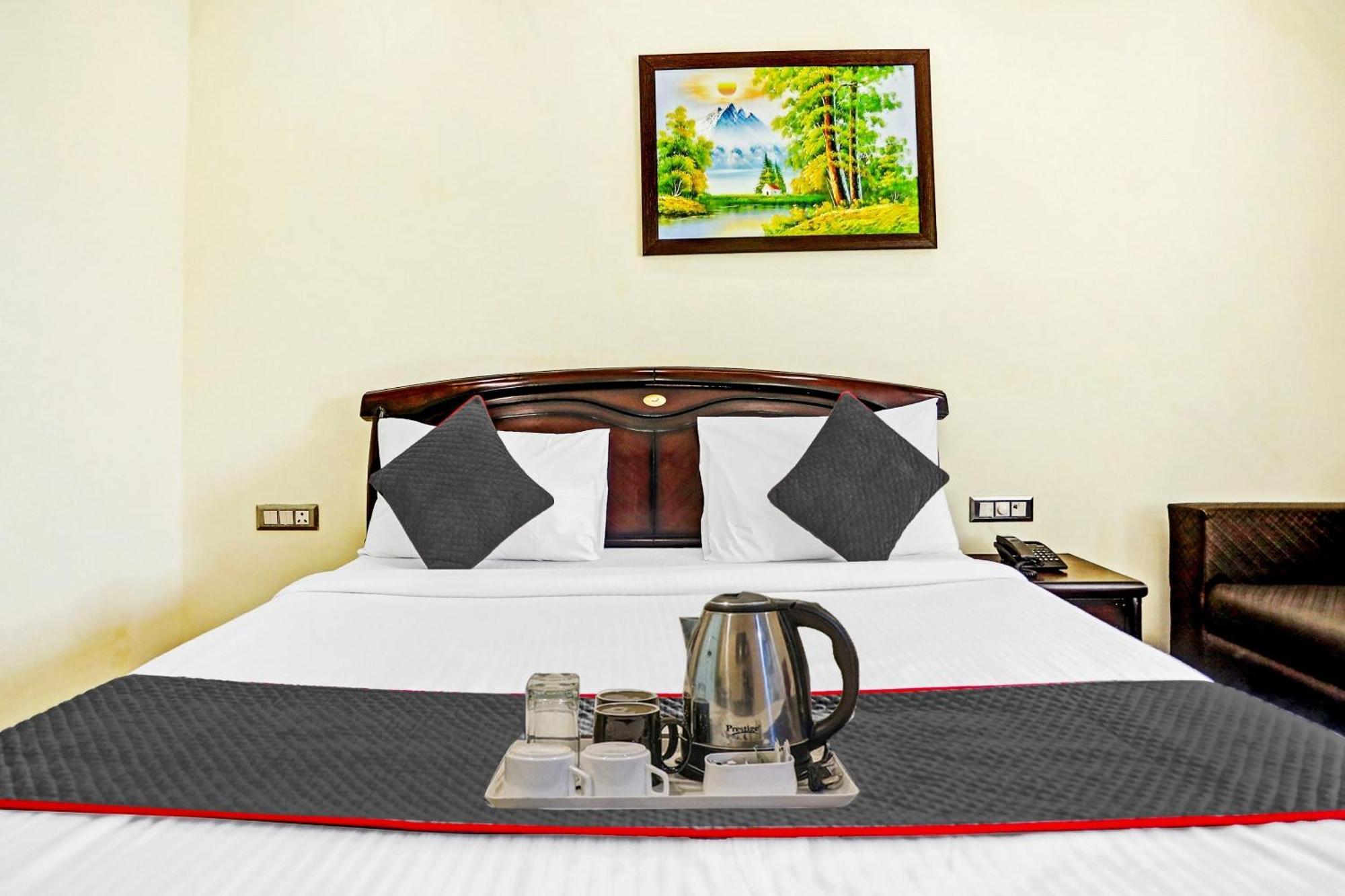 Townhouse Prakash Continental Near Netaji Subhash Place Metro Station Nova Deli