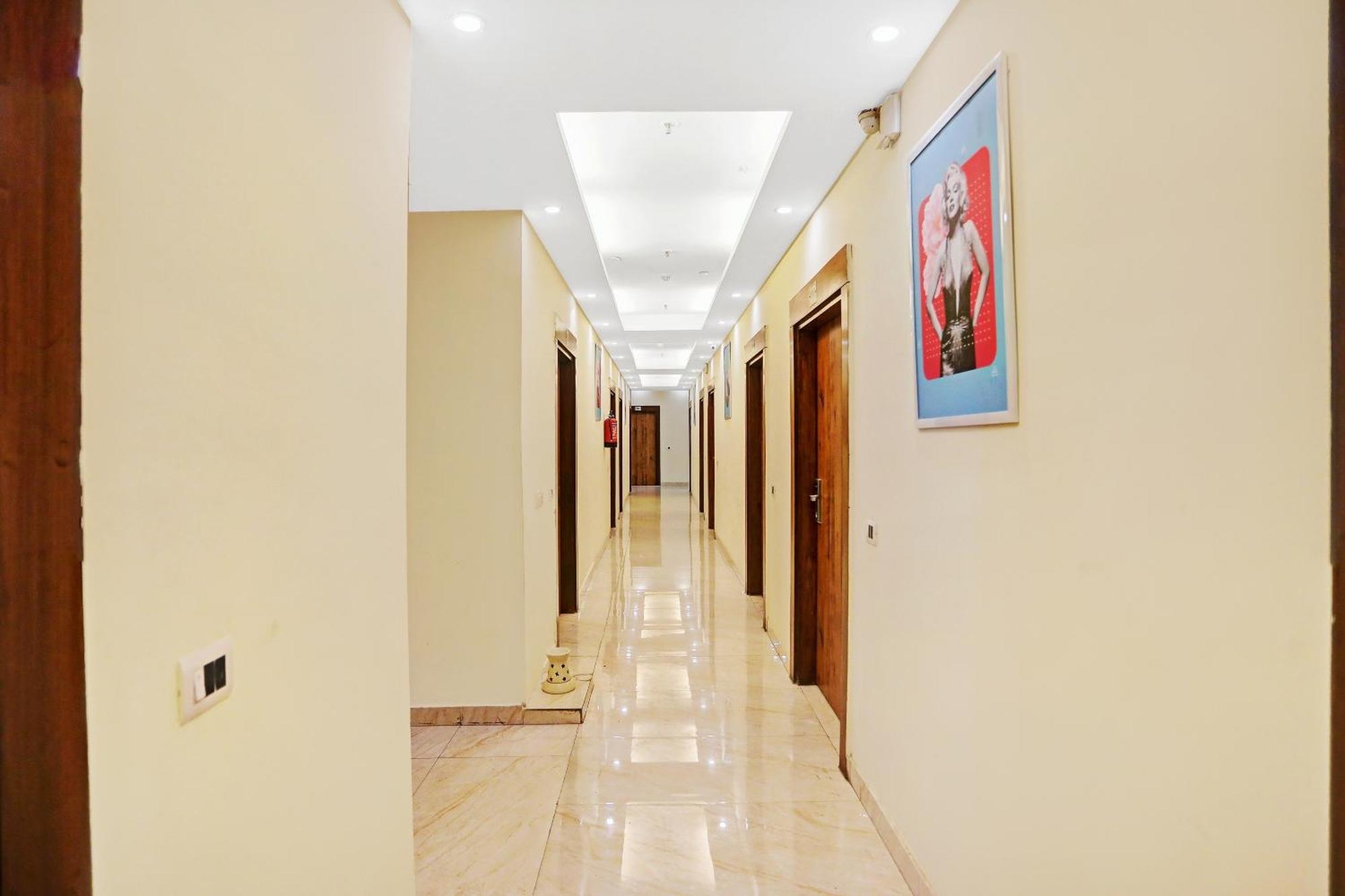 Hotel Townhouse Prakash Continental Near Netaji Subhash Place Metro Station
