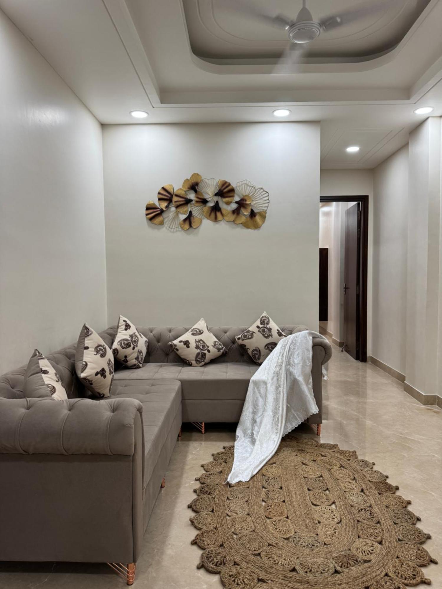 Divine India Service 3bhk,j-267