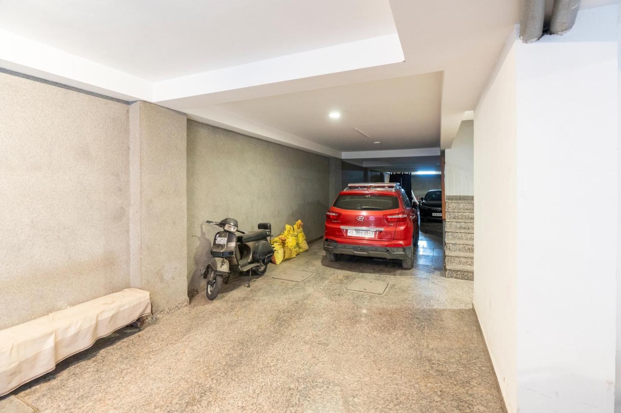 Homlee-saket Anupam Stylish 3bhk In South Delhi