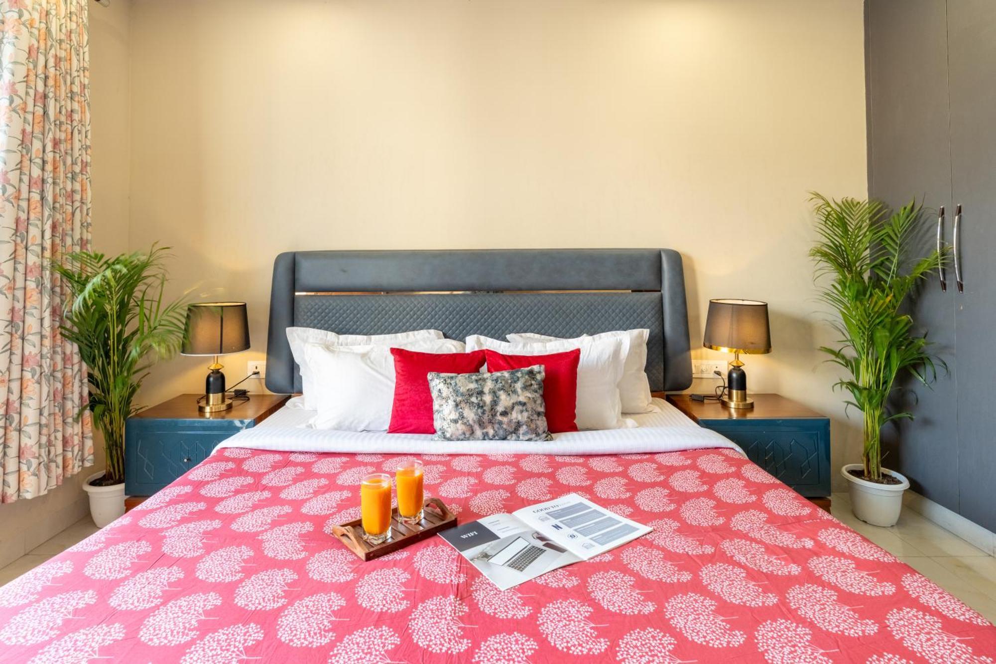Apartment Homlee-saket Anupam Stylish 3bhk In South Delhi *