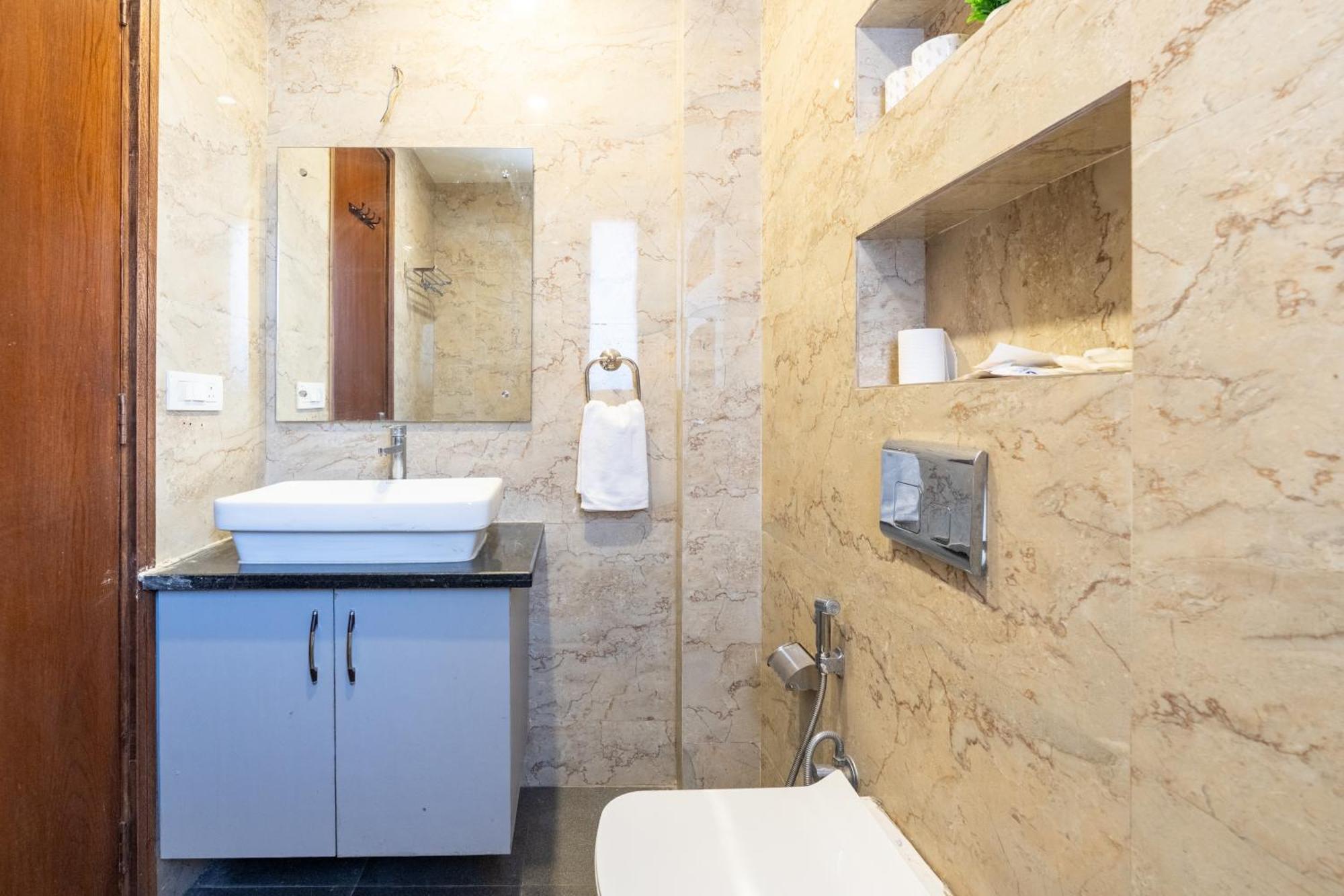 Homlee-saket Anupam Stylish 3bhk In South Delhi