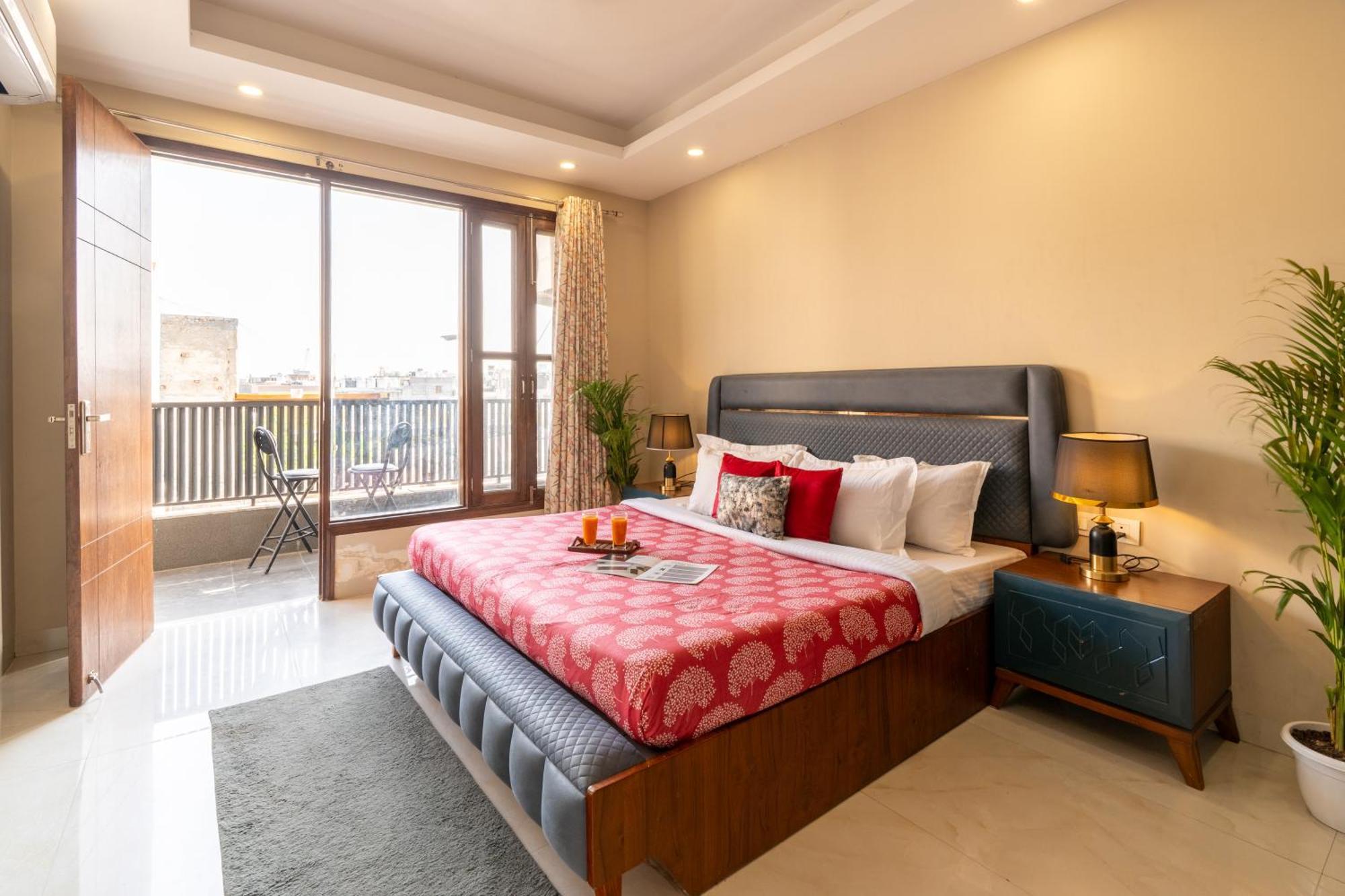 Apartment Homlee-saket Anupam Stylish 3bhk In South Delhi