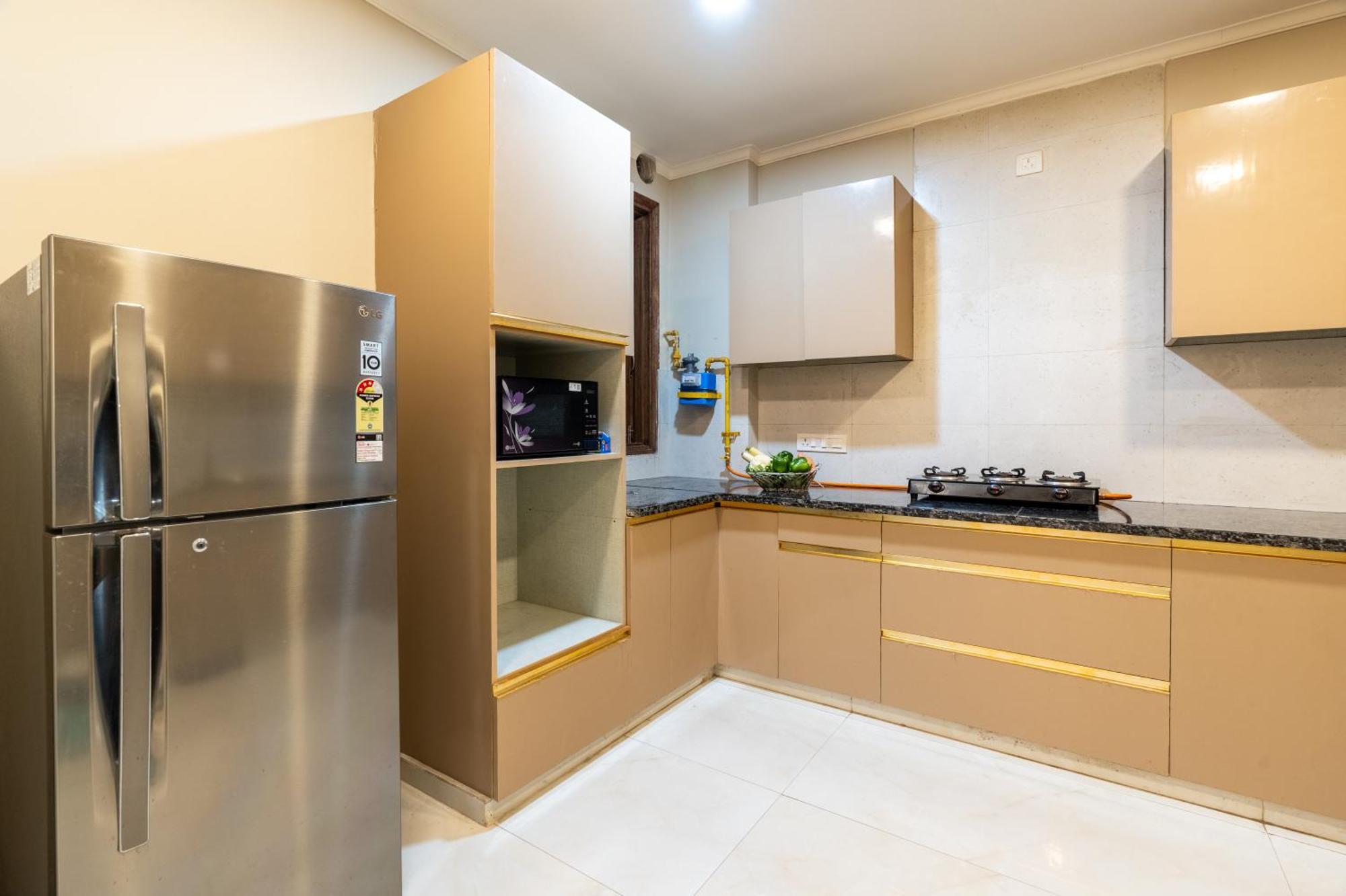 Homlee-saket Anupam Stylish 3bhk In South Delhi Apartment *