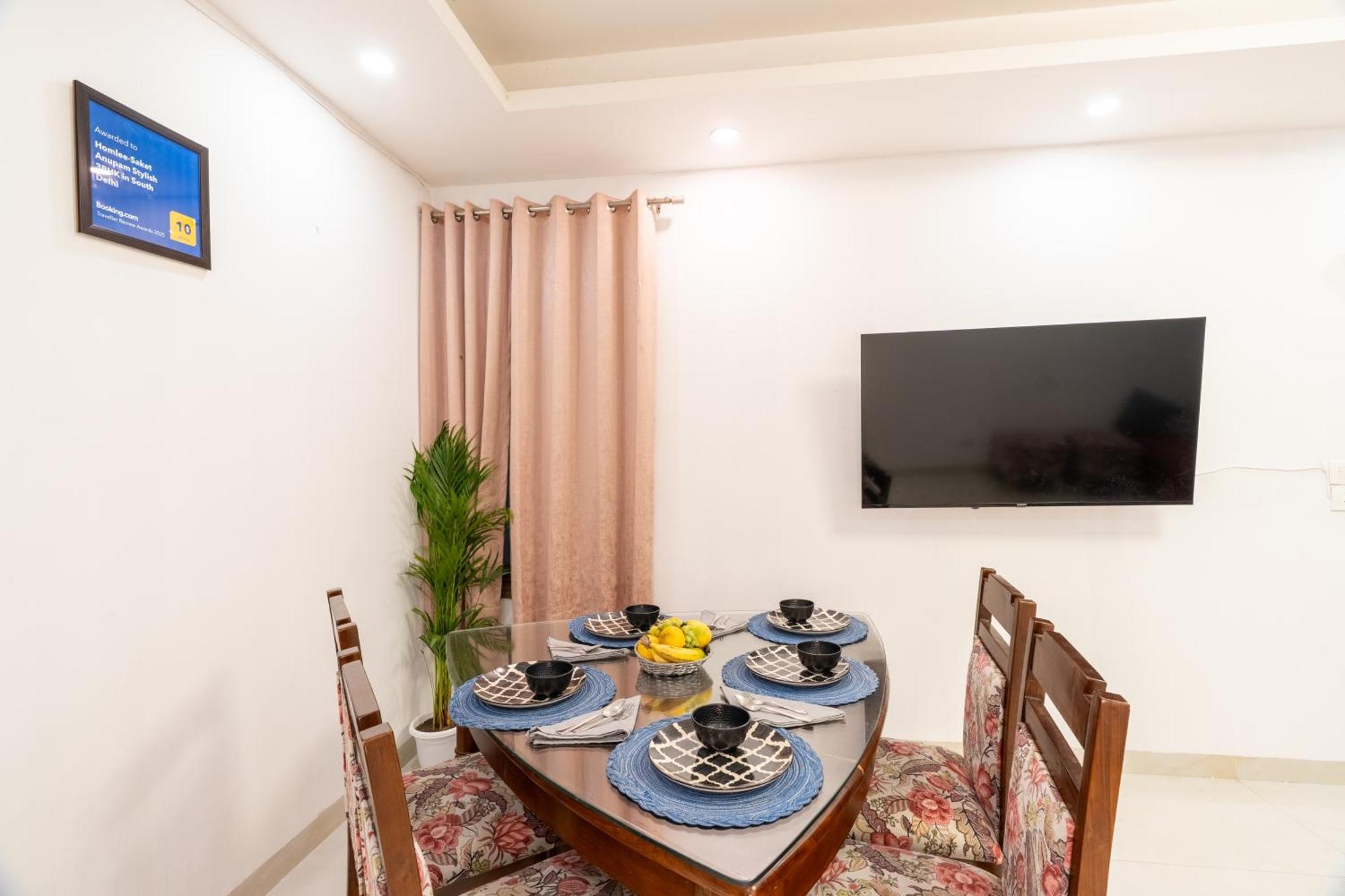 Homlee-saket Anupam Stylish 3bhk In South Delhi Apartment *