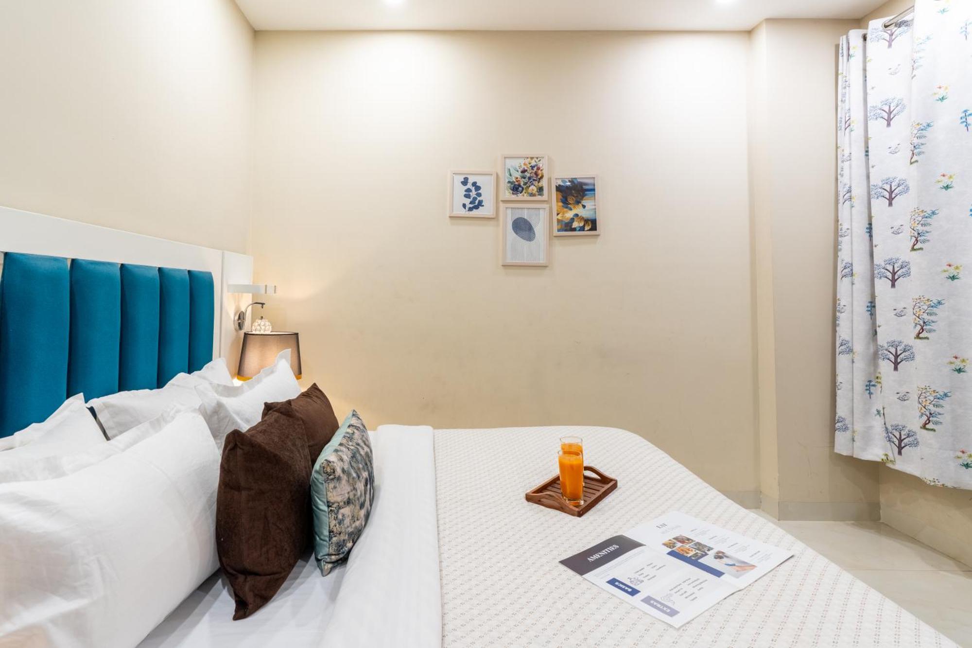 Homlee-saket Anupam Stylish 3bhk In South Delhi Apartment *