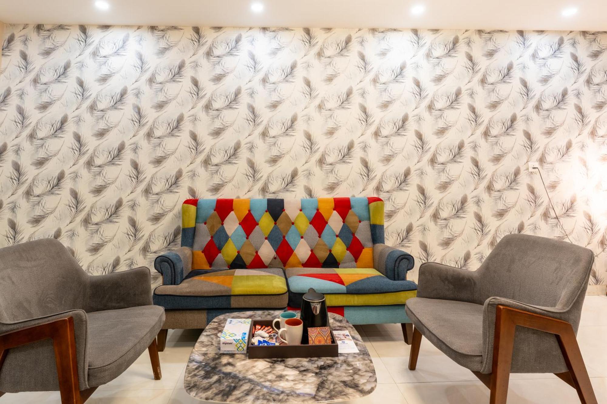 Apartment Homlee-saket Anupam Stylish 3bhk In South Delhi *