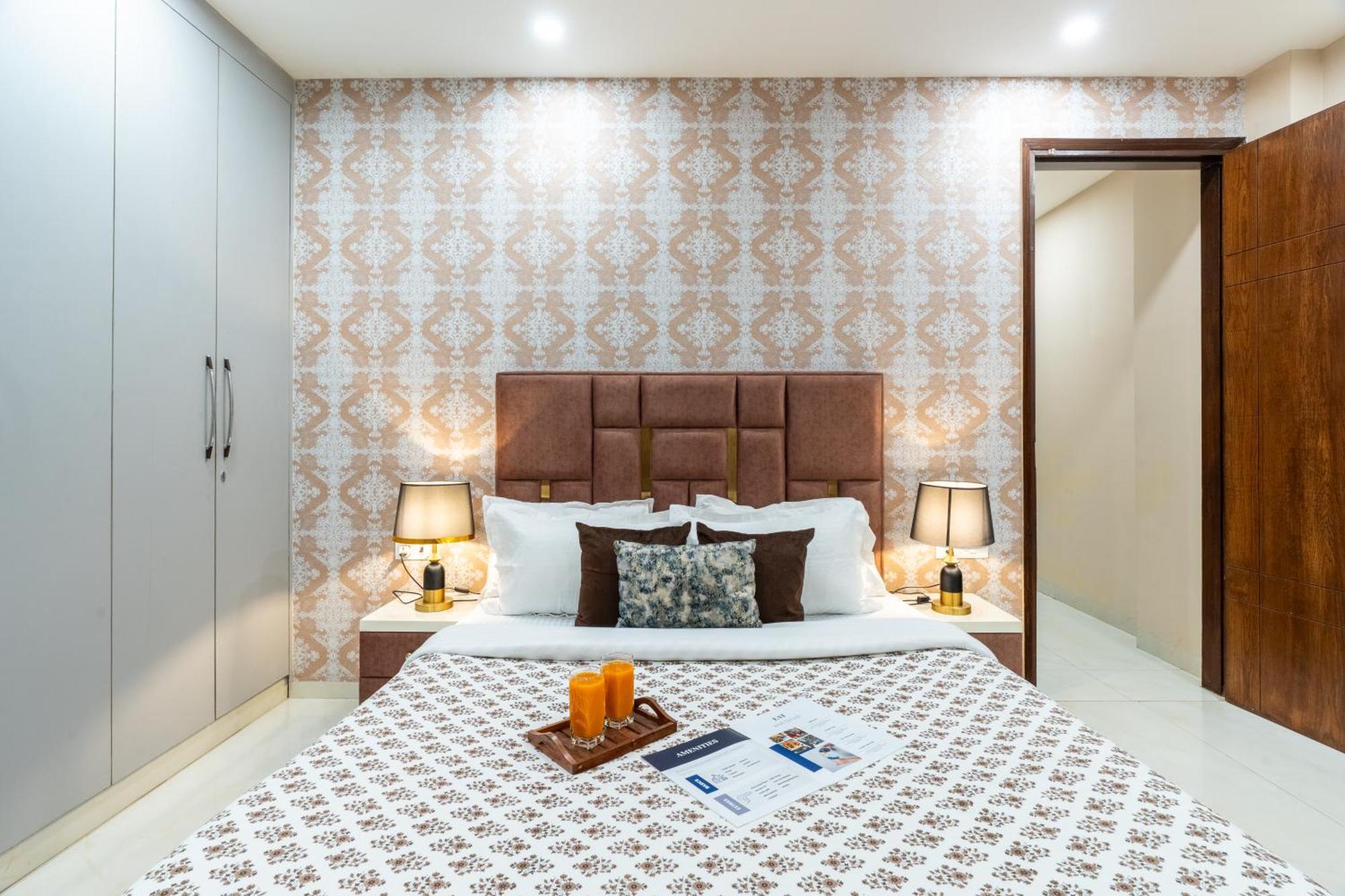 Homlee-saket Anupam Stylish 3bhk In South Delhi Apartment