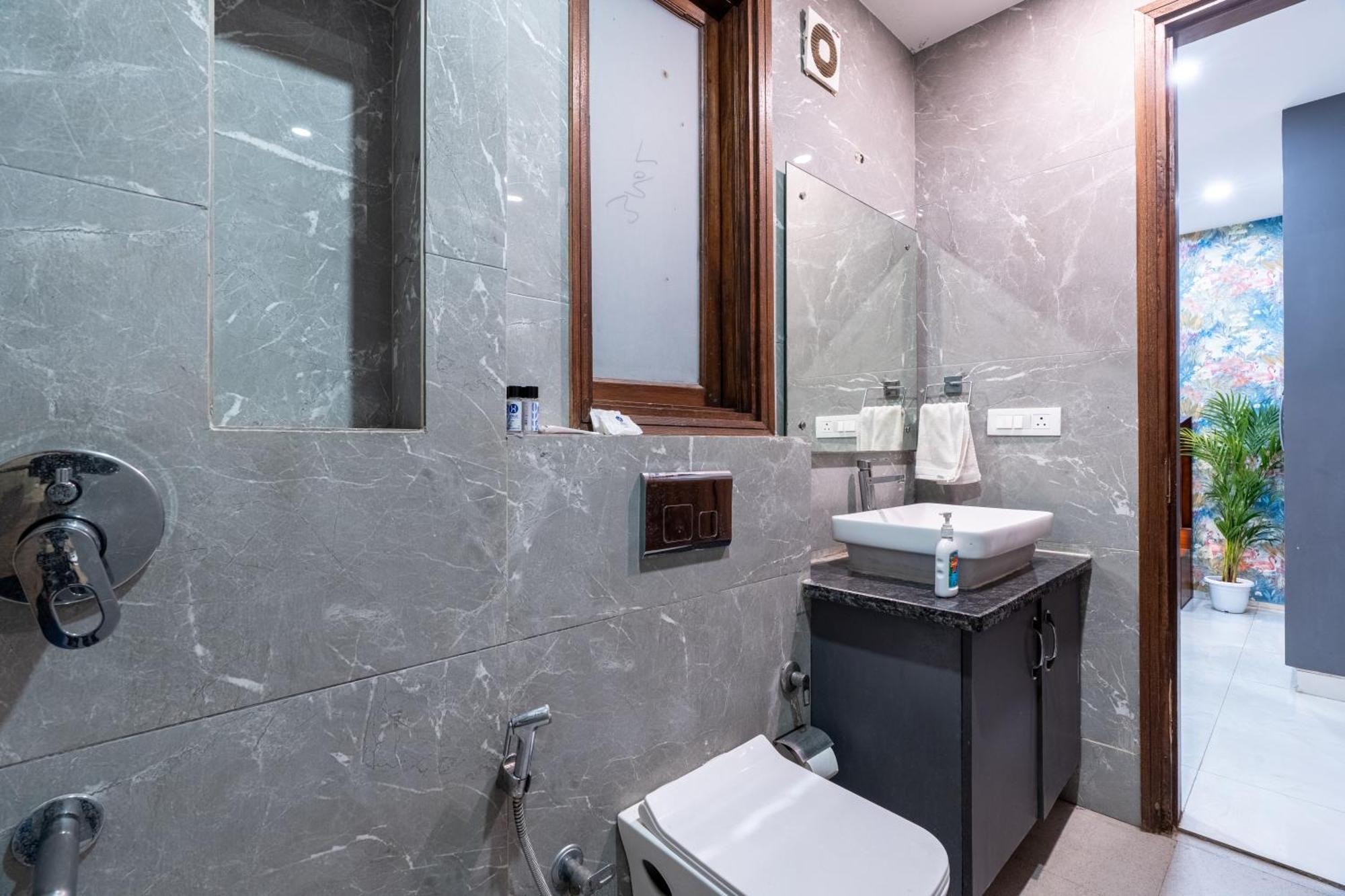 Homlee-saket Anupam Stylish 3bhk In South Delhi * New Delhi