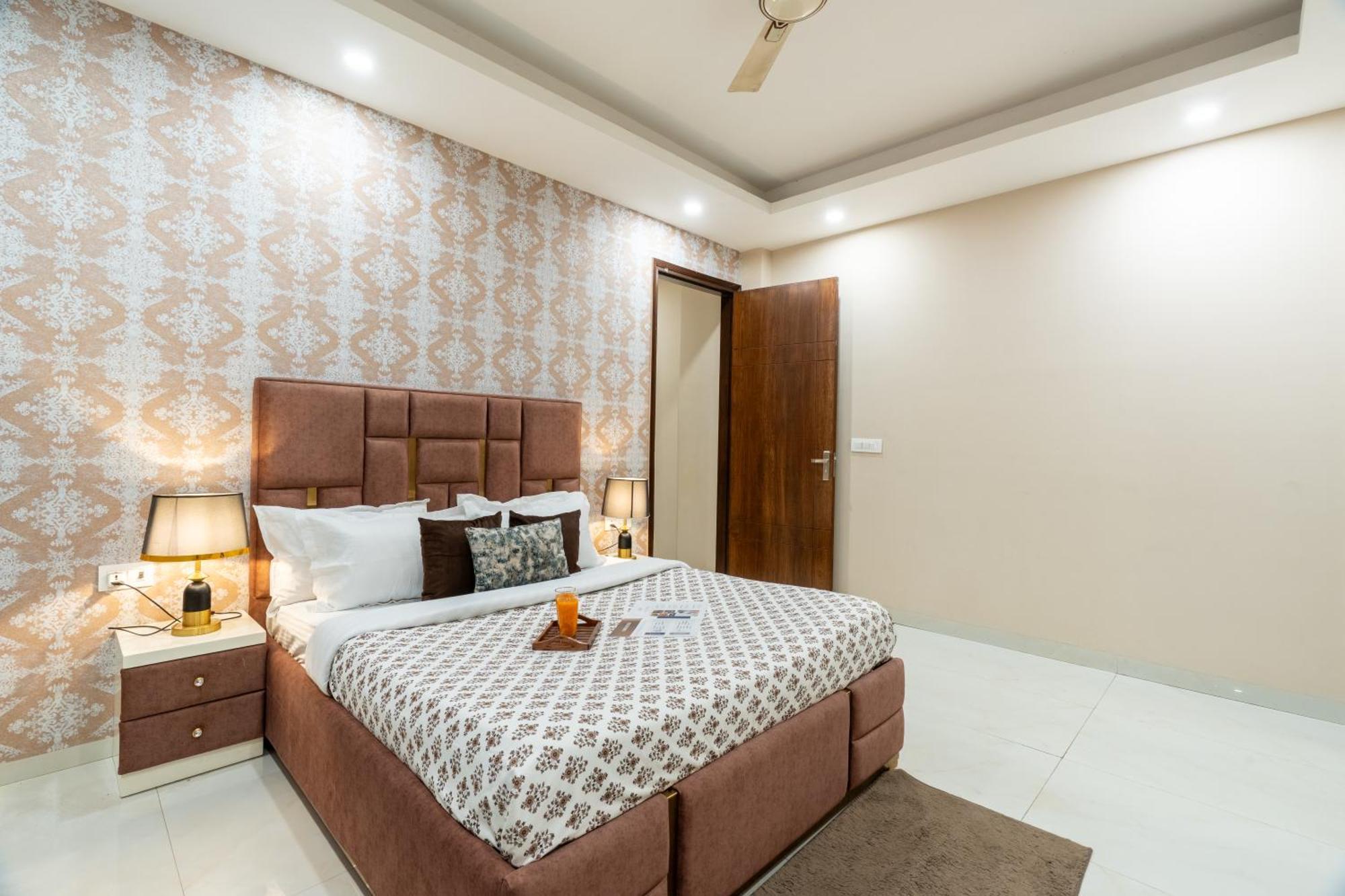 Homlee-saket Anupam Stylish 3bhk In South Delhi