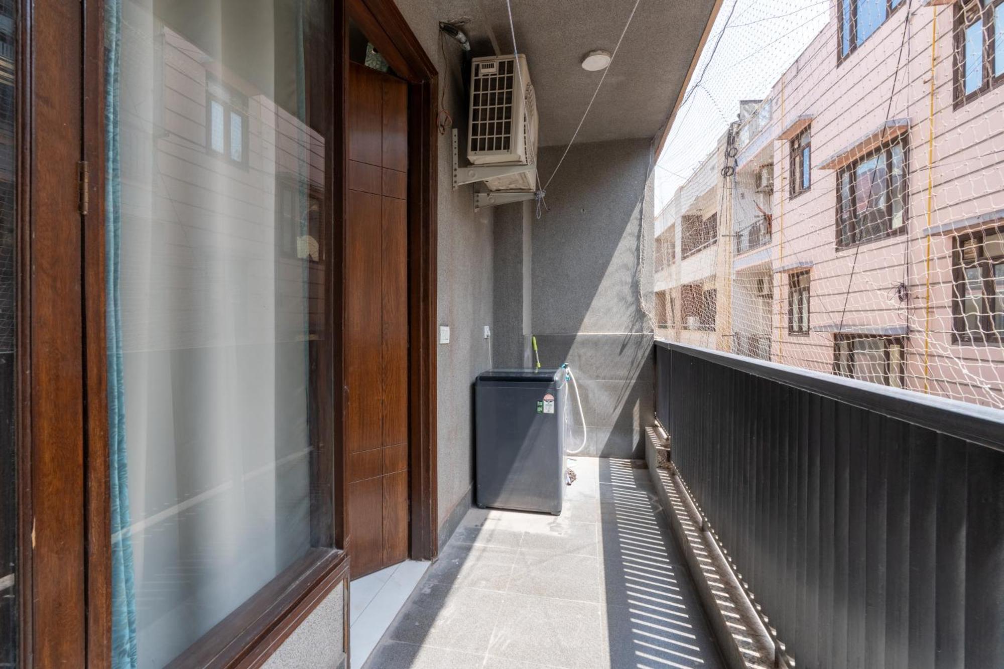 Homlee-saket Anupam Stylish 3bhk In South Delhi Apartment