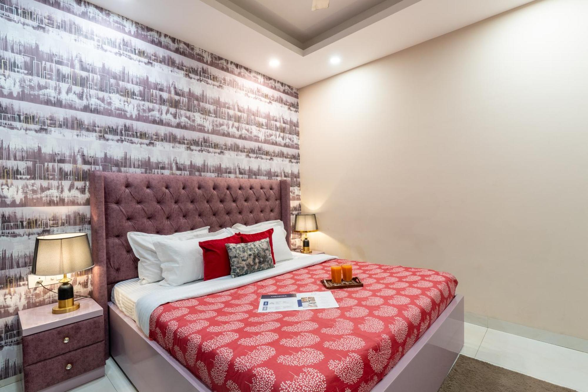 Homlee-saket Anupam Stylish 3bhk In South Delhi Apartment *