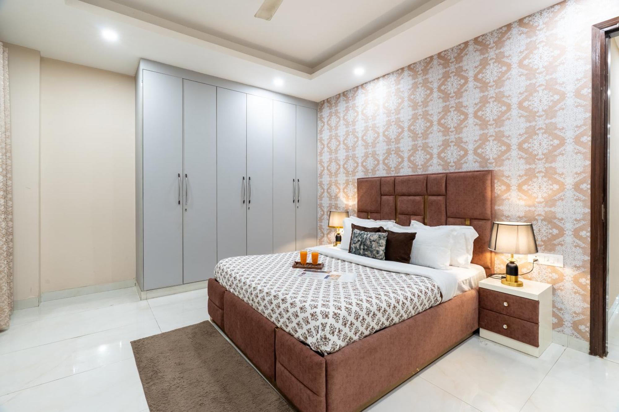 Homlee-saket Anupam Stylish 3bhk In South Delhi Apartment New Delhi
