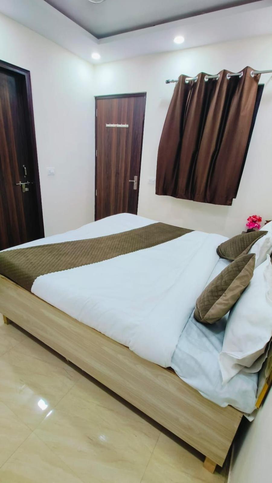 Cr Residency - Near Us Embassy Chanakyapuri New Delhi