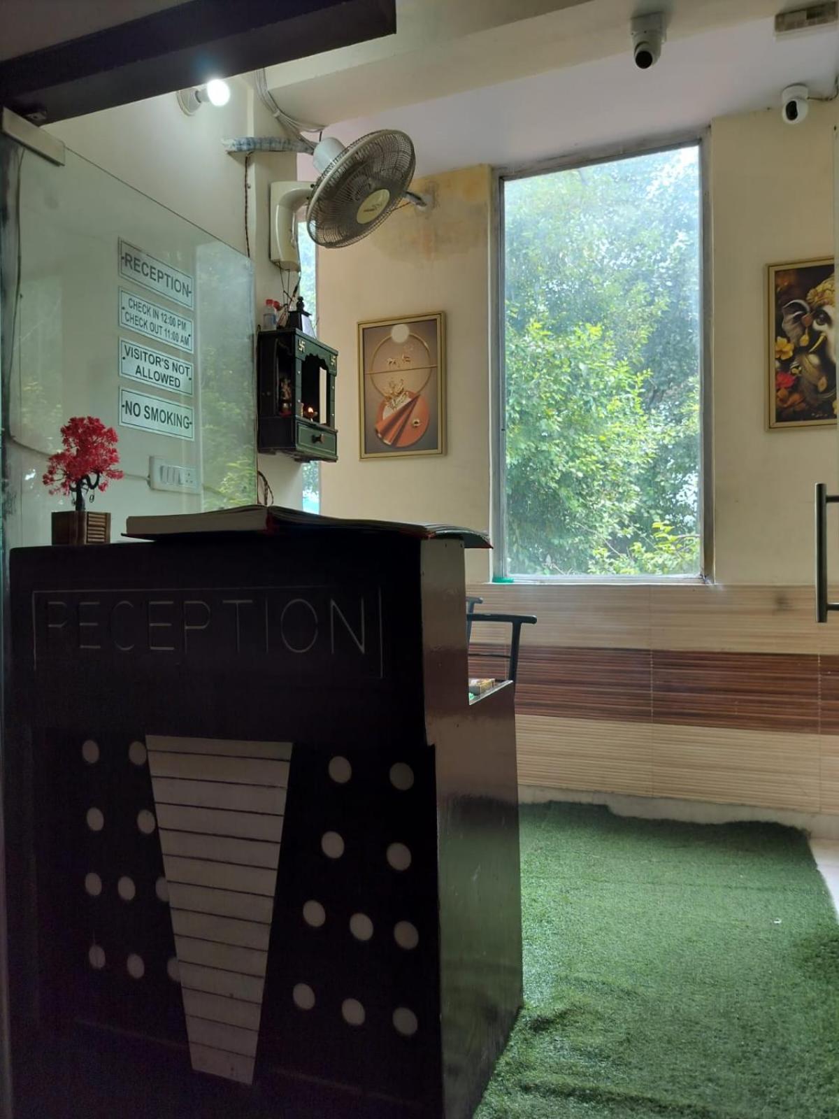 Hotel Cr Residency - Near Us Embassy Chanakyapuri New Delhi