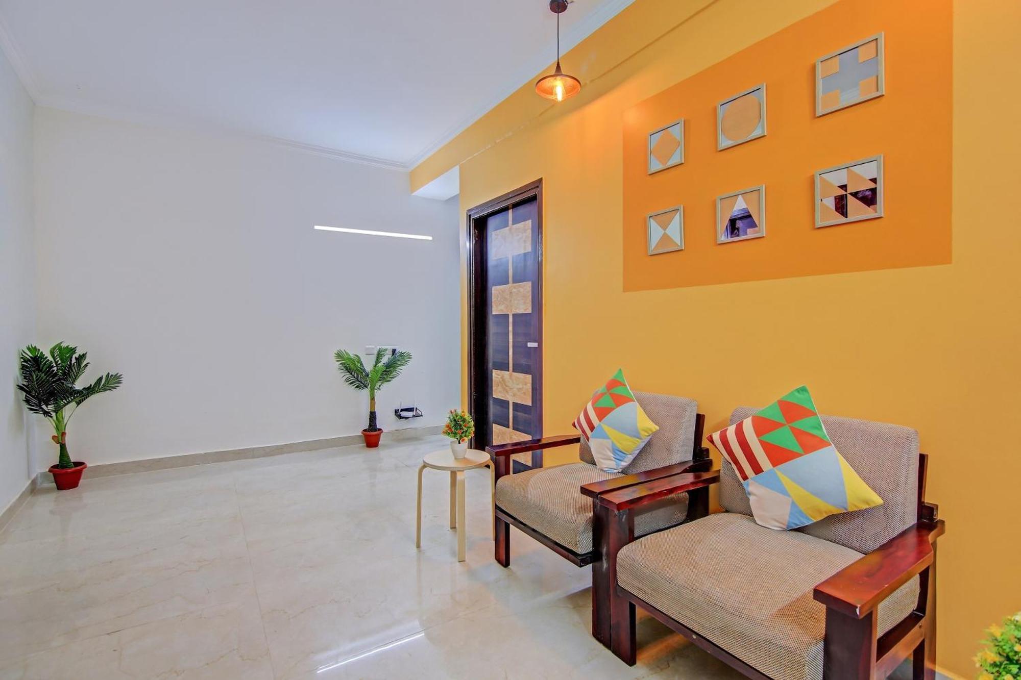 Hotel Oyo Townhouse Saket Residency 1 Delhi 4*