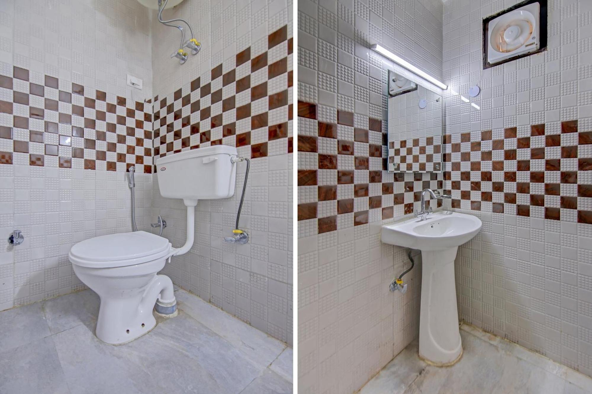 Oyo Townhouse Saket Residency 1 Delhi