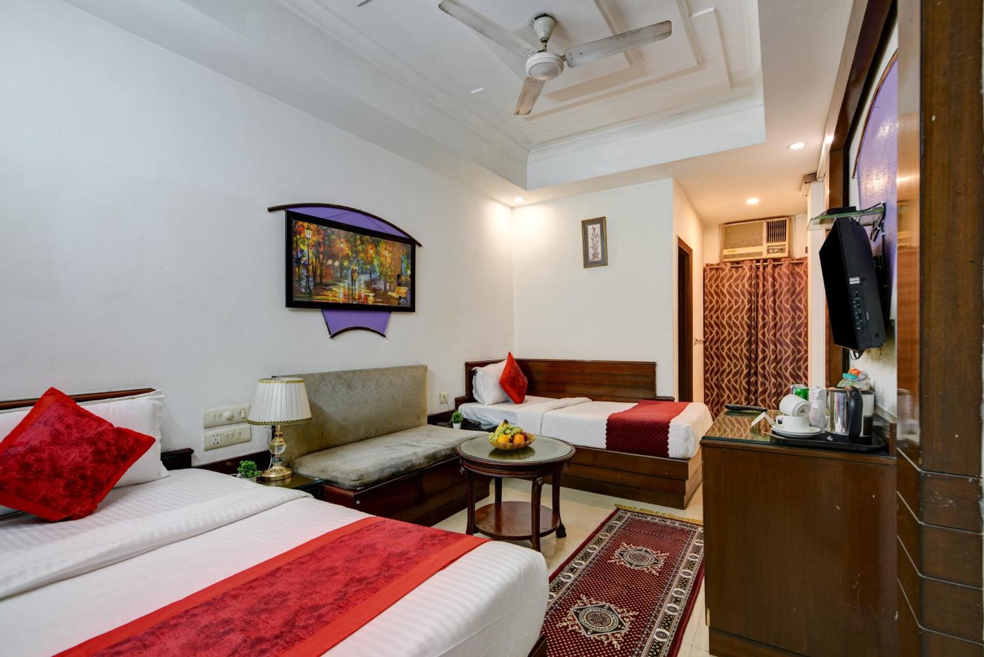 Chanchal Deluxe - Train Station Hotel 4*