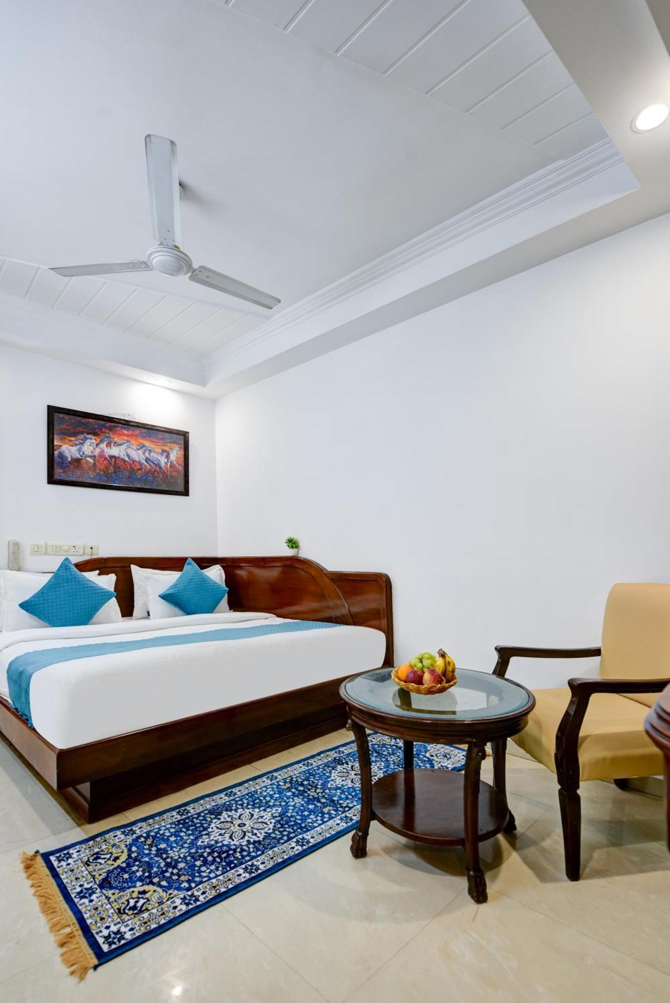 Chanchal Deluxe - Train Station 4*