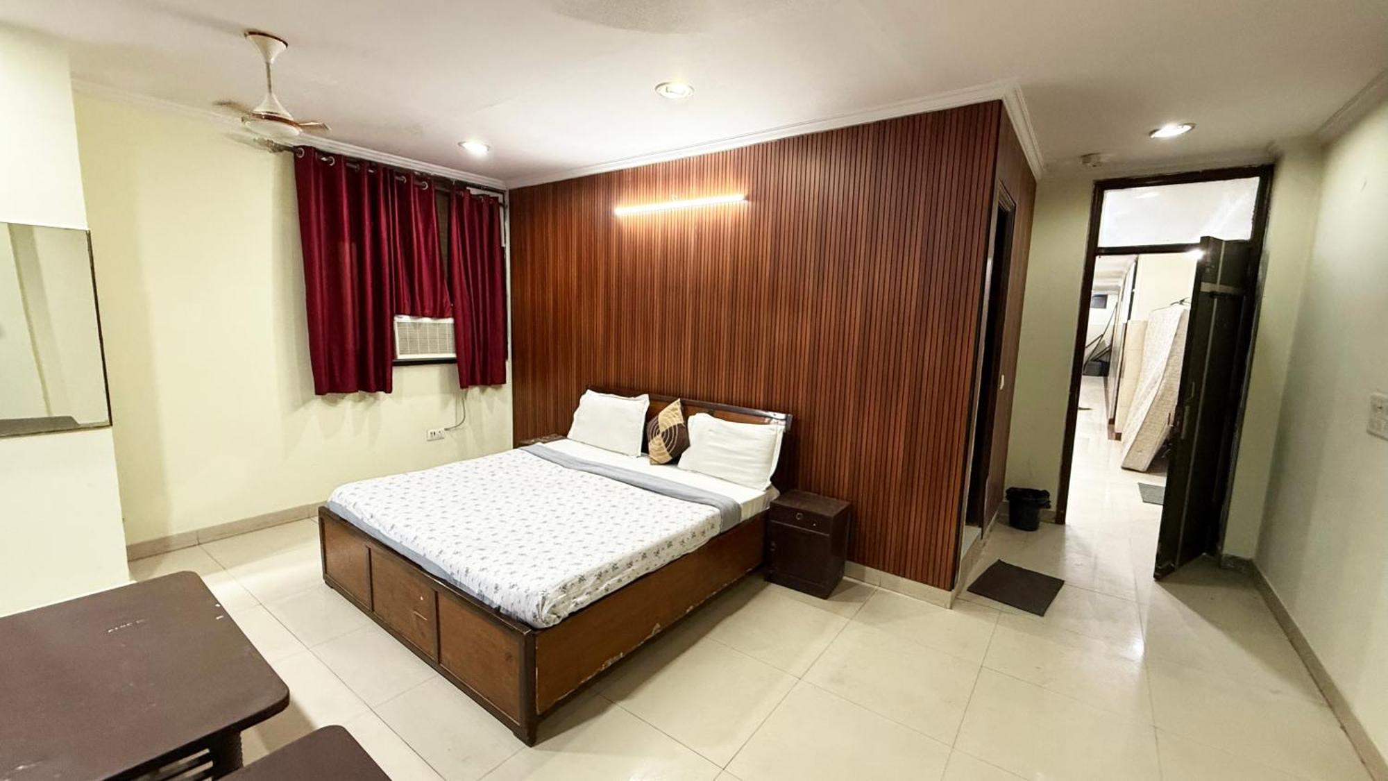 Joy - Karol Bagh Market Hotel 4*