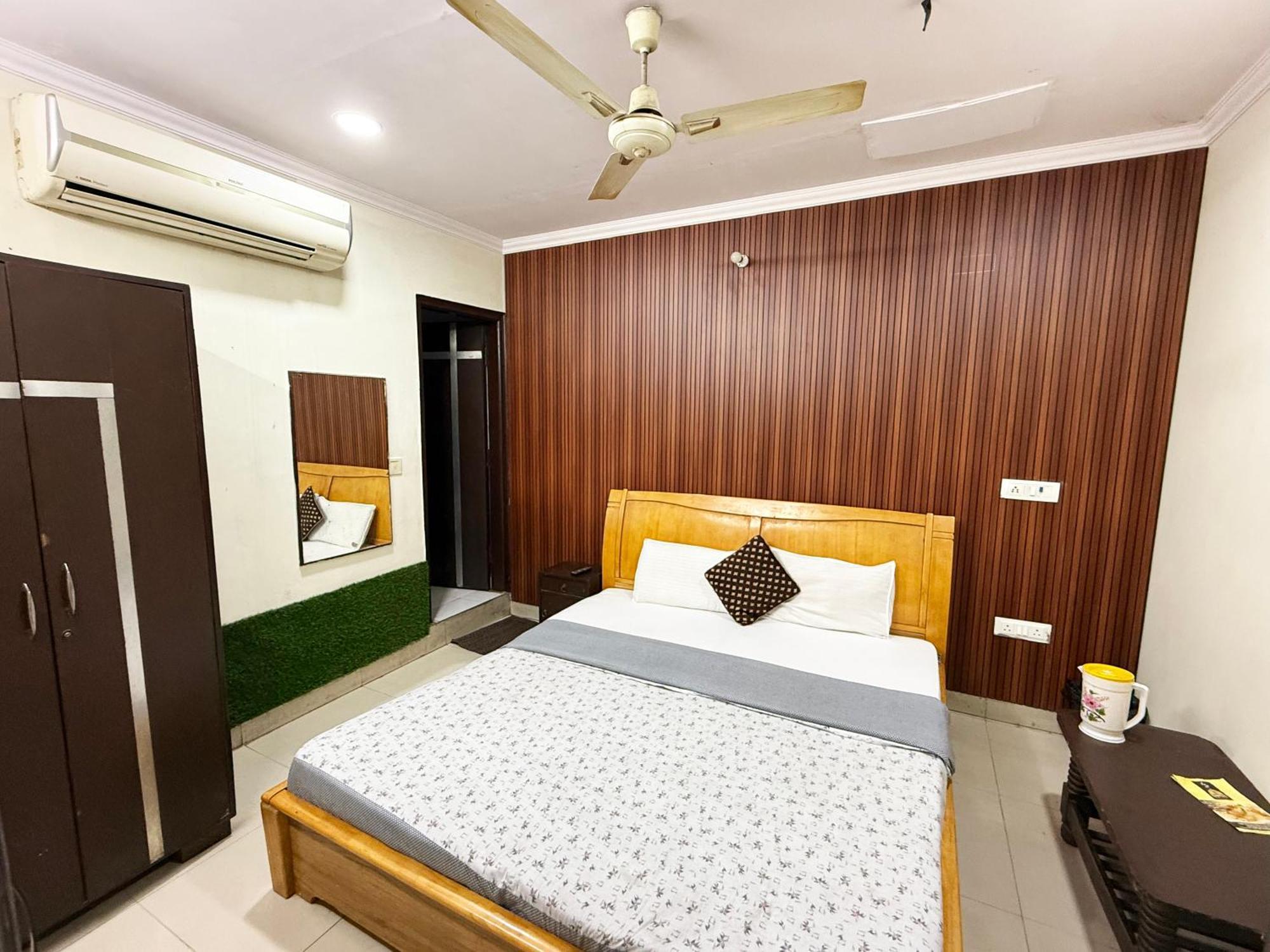 Hotel Joy - Karol Bagh Market
