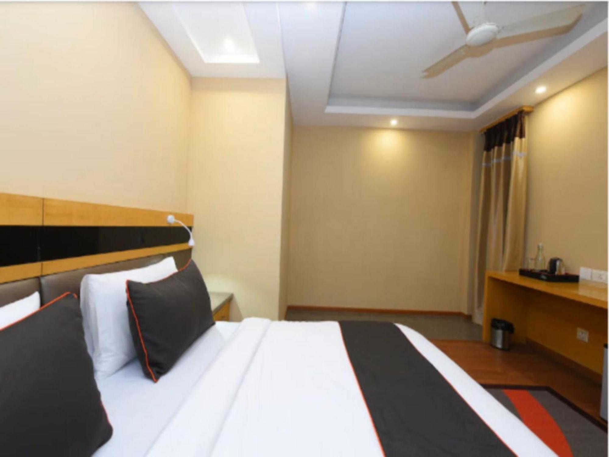 Hotel Bharat A Family - Delhi Airport 3*